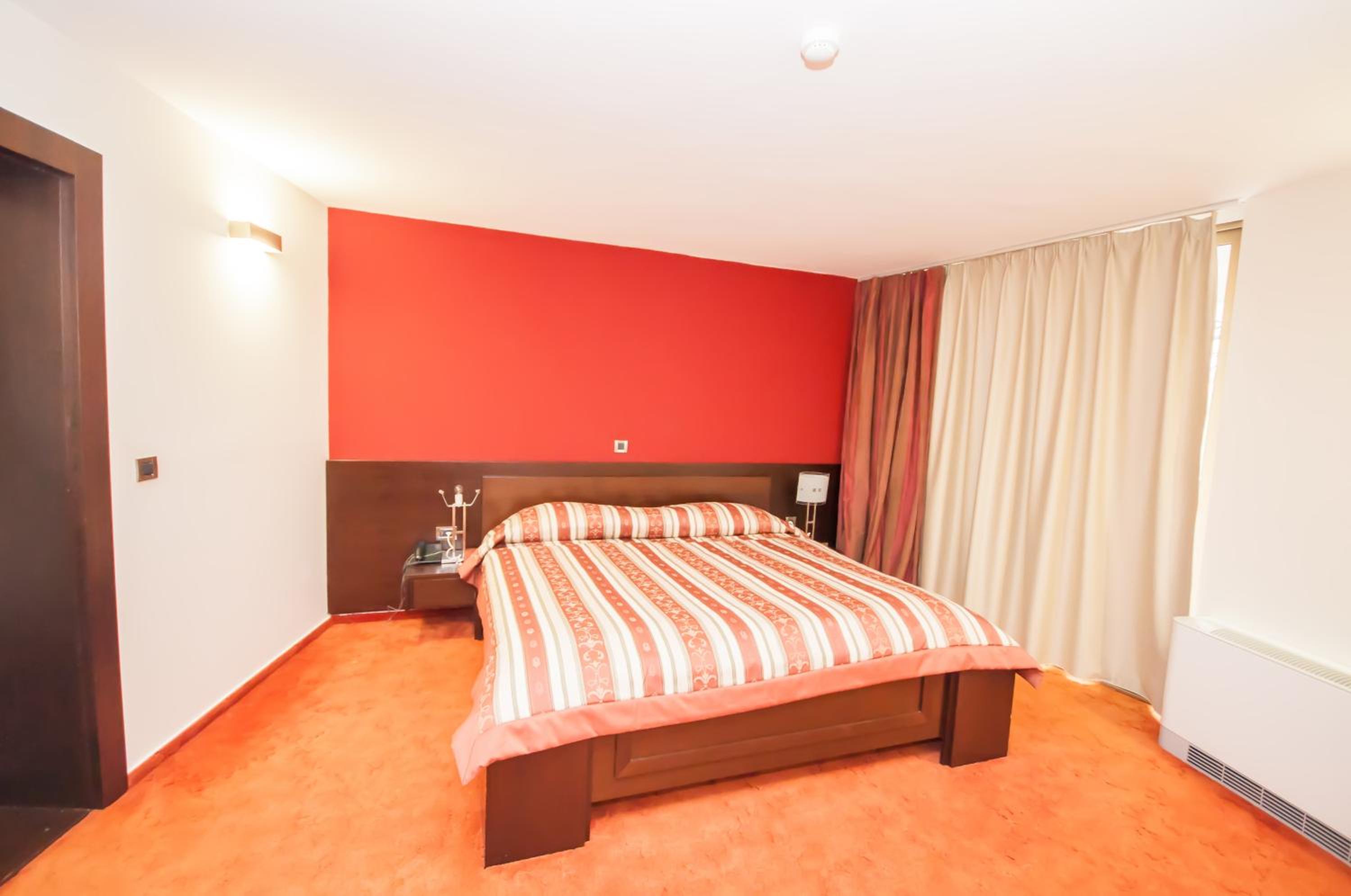 One-Bedroom Suite with Balcony and Sea View photo 3
