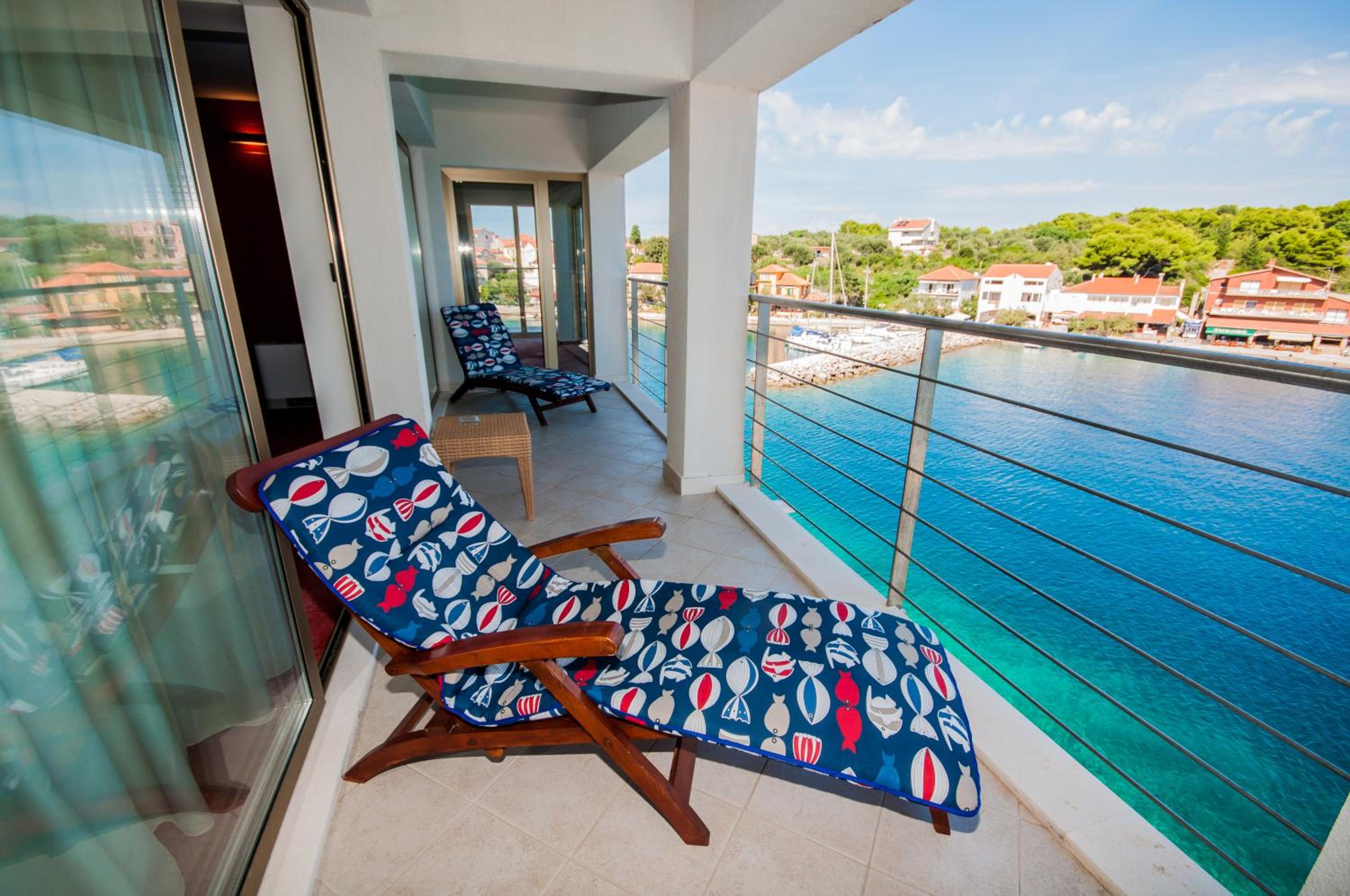 Two-Bedroom Suite with Balcony and Sea View photo 3