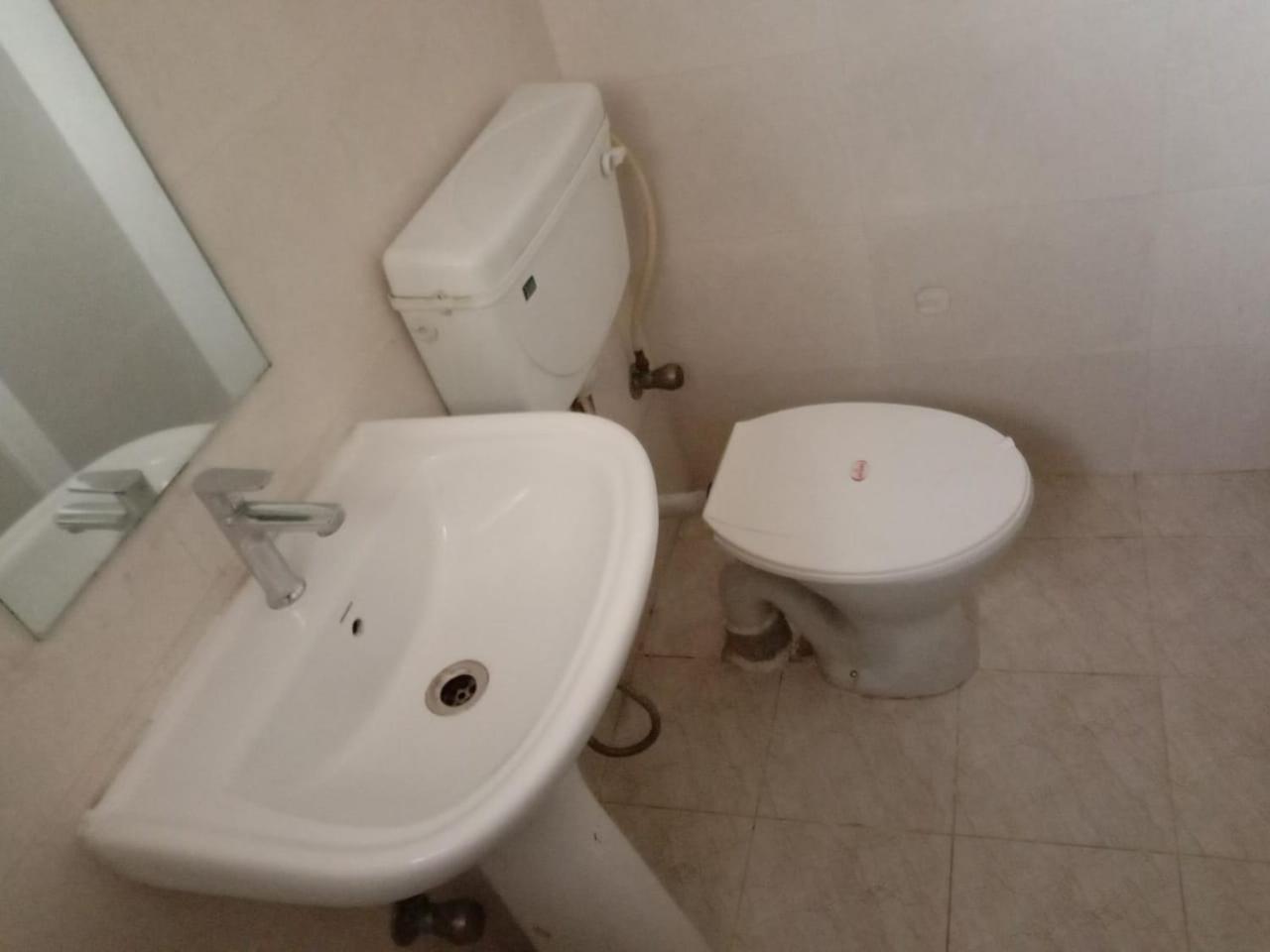 Deluxe Queen Room - Photo 10