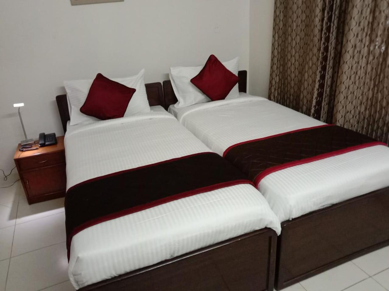 Deluxe Queen Room - Photo 7
