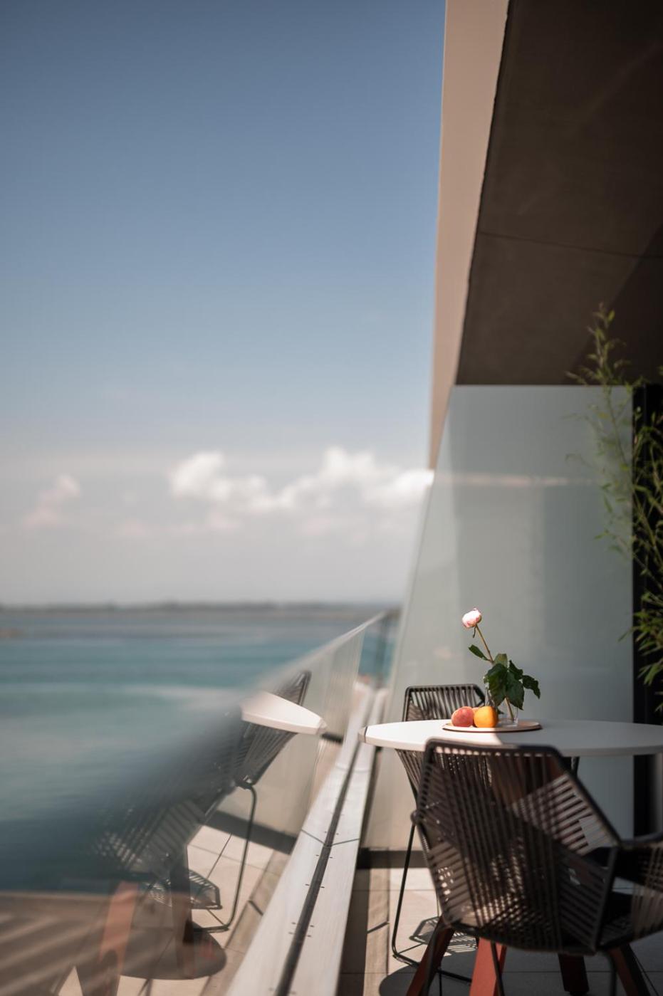 Junior Suite with Balcony - Photo 8