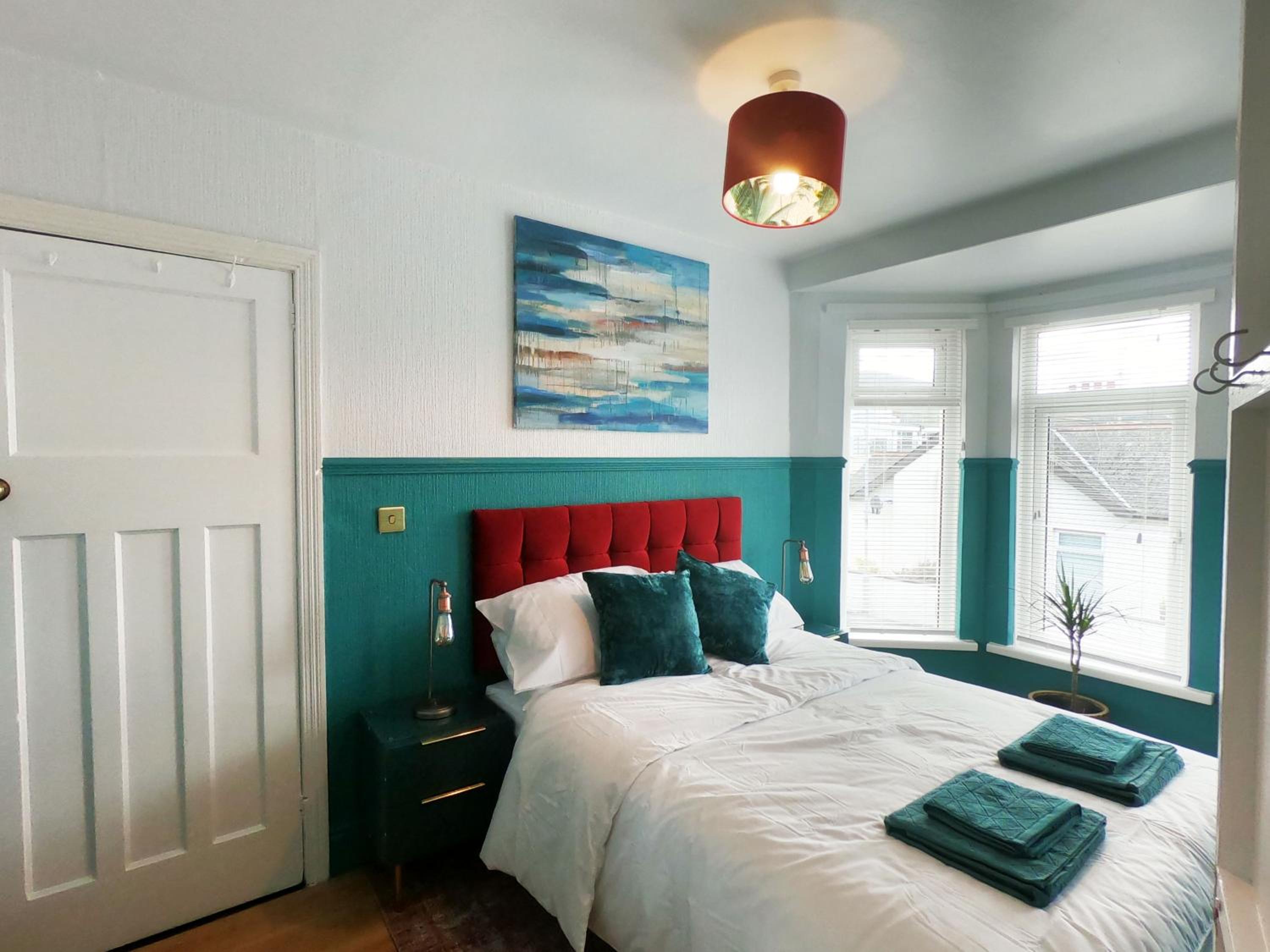 Three-Bedroom House photo 3