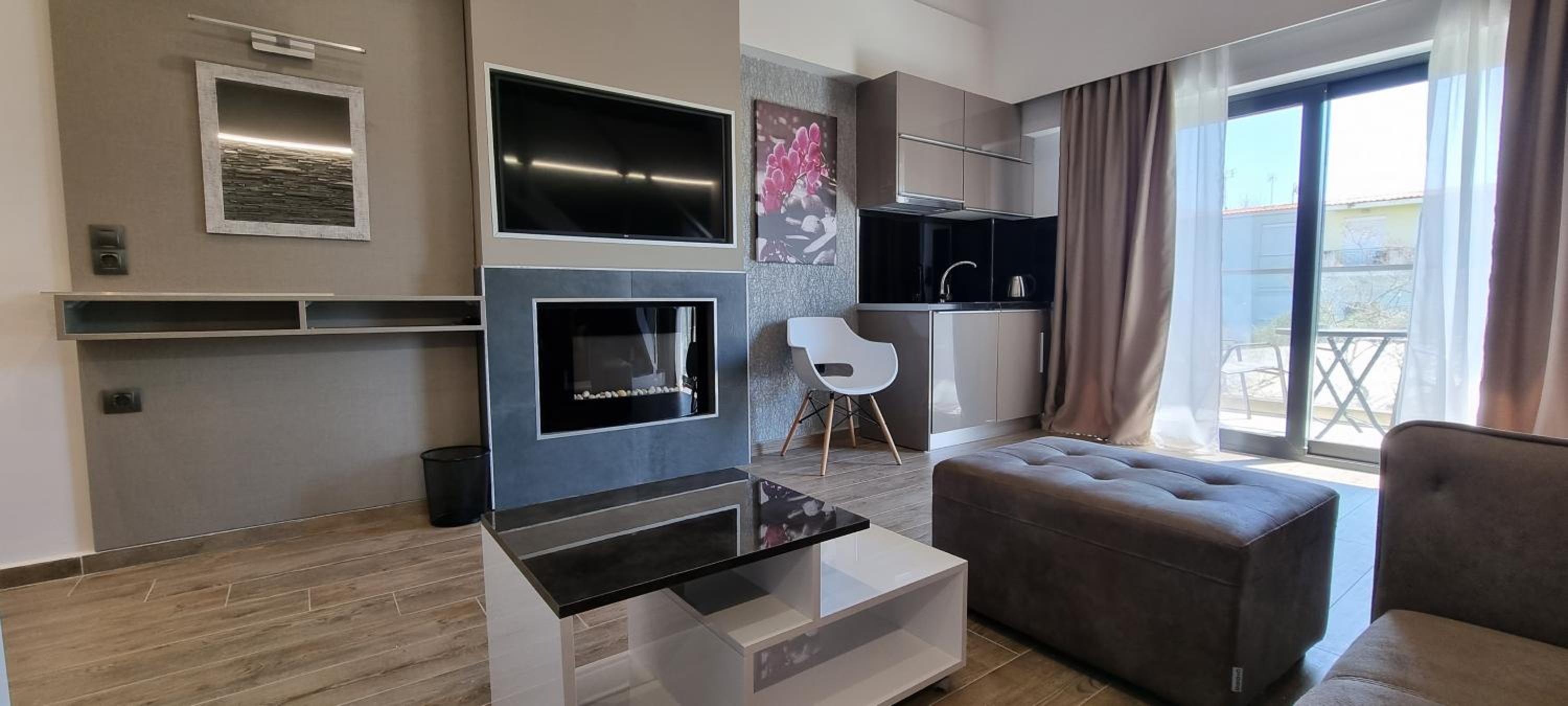 Deluxe Junior Suite photo 3
