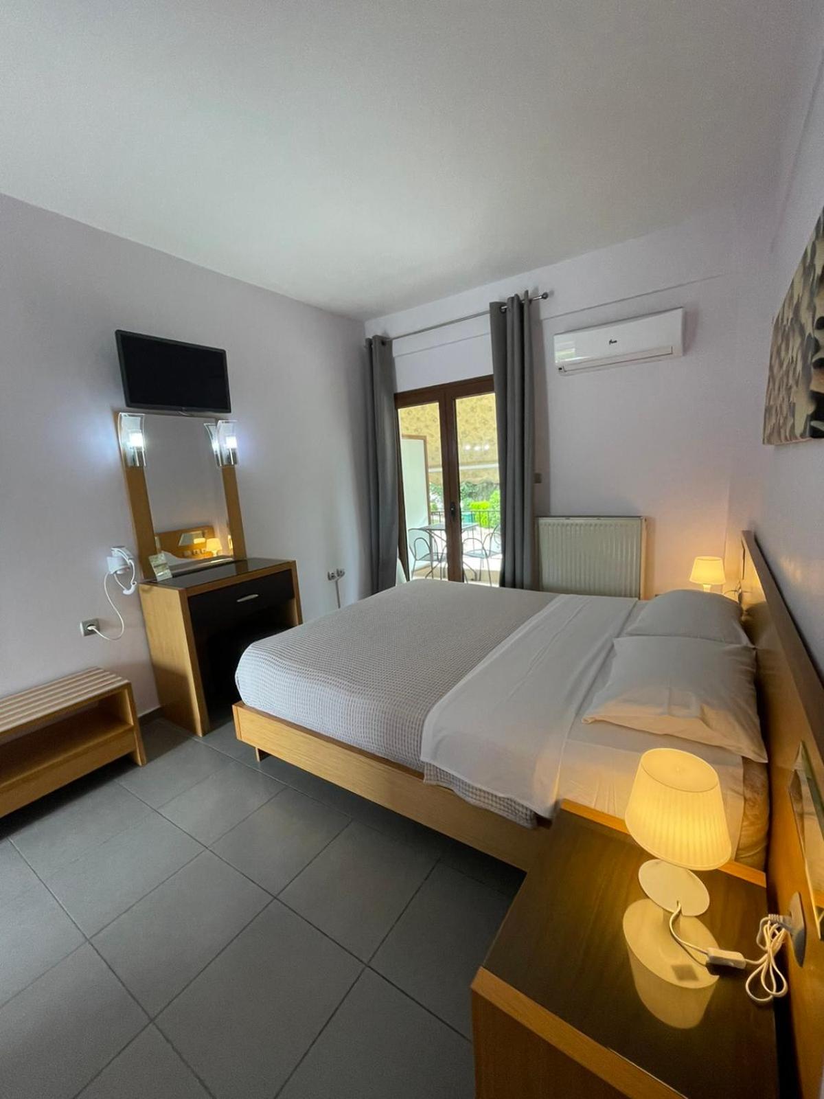 Budget Double Room photo 3
