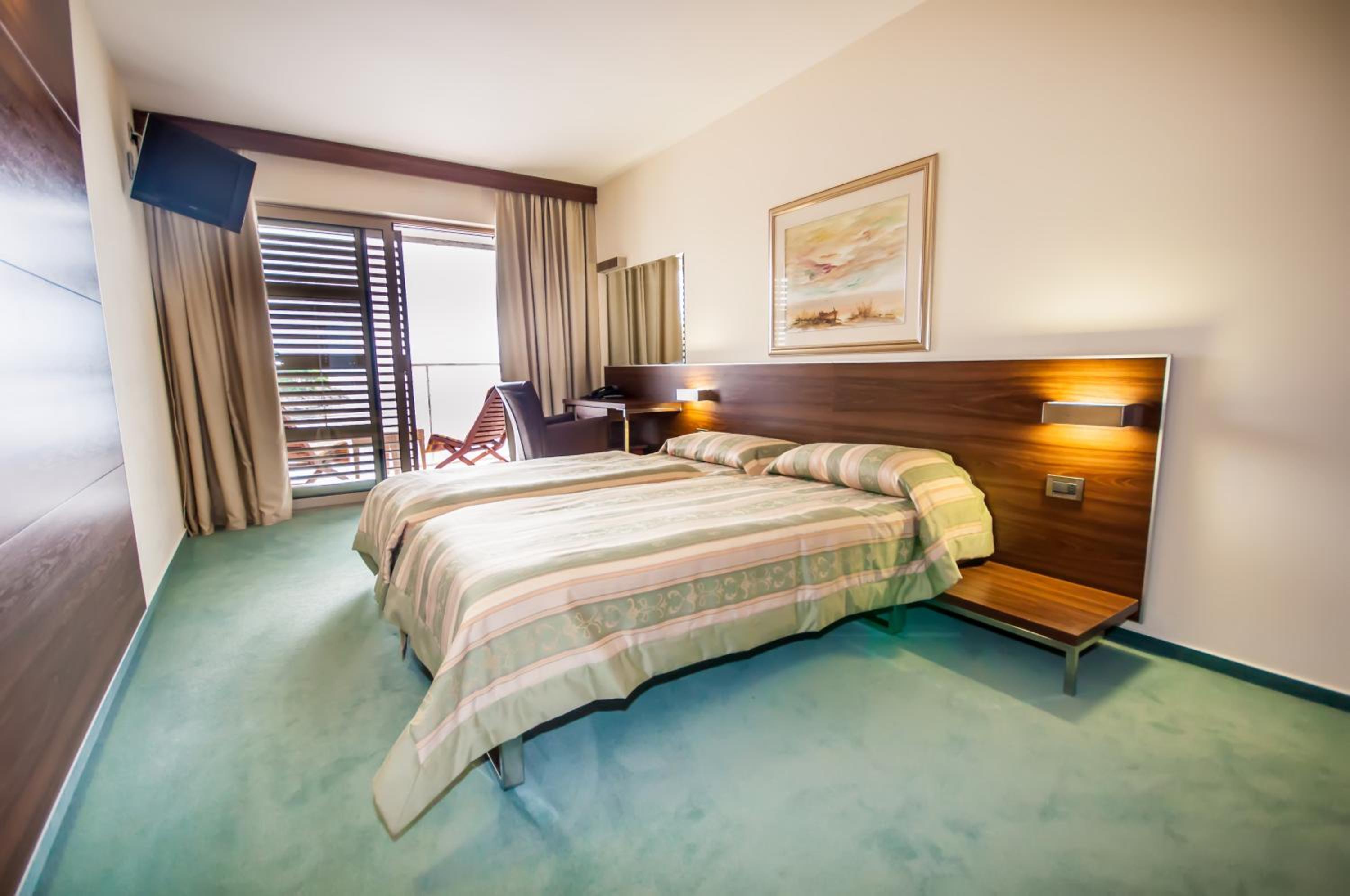 Double Room with Balcony and Sea View photo 3