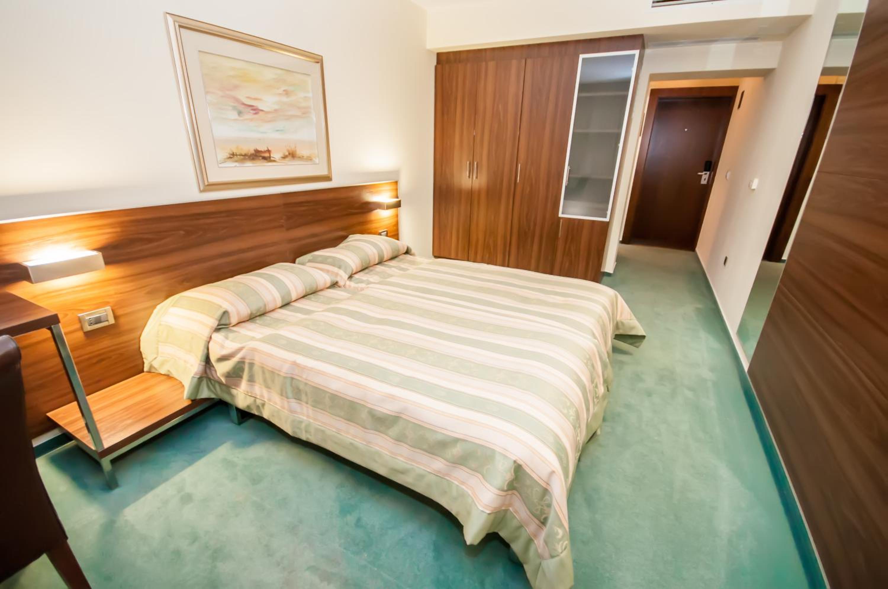 Special Offer - Double Room  with Balcony and Sea View - Half Board Included photo 3