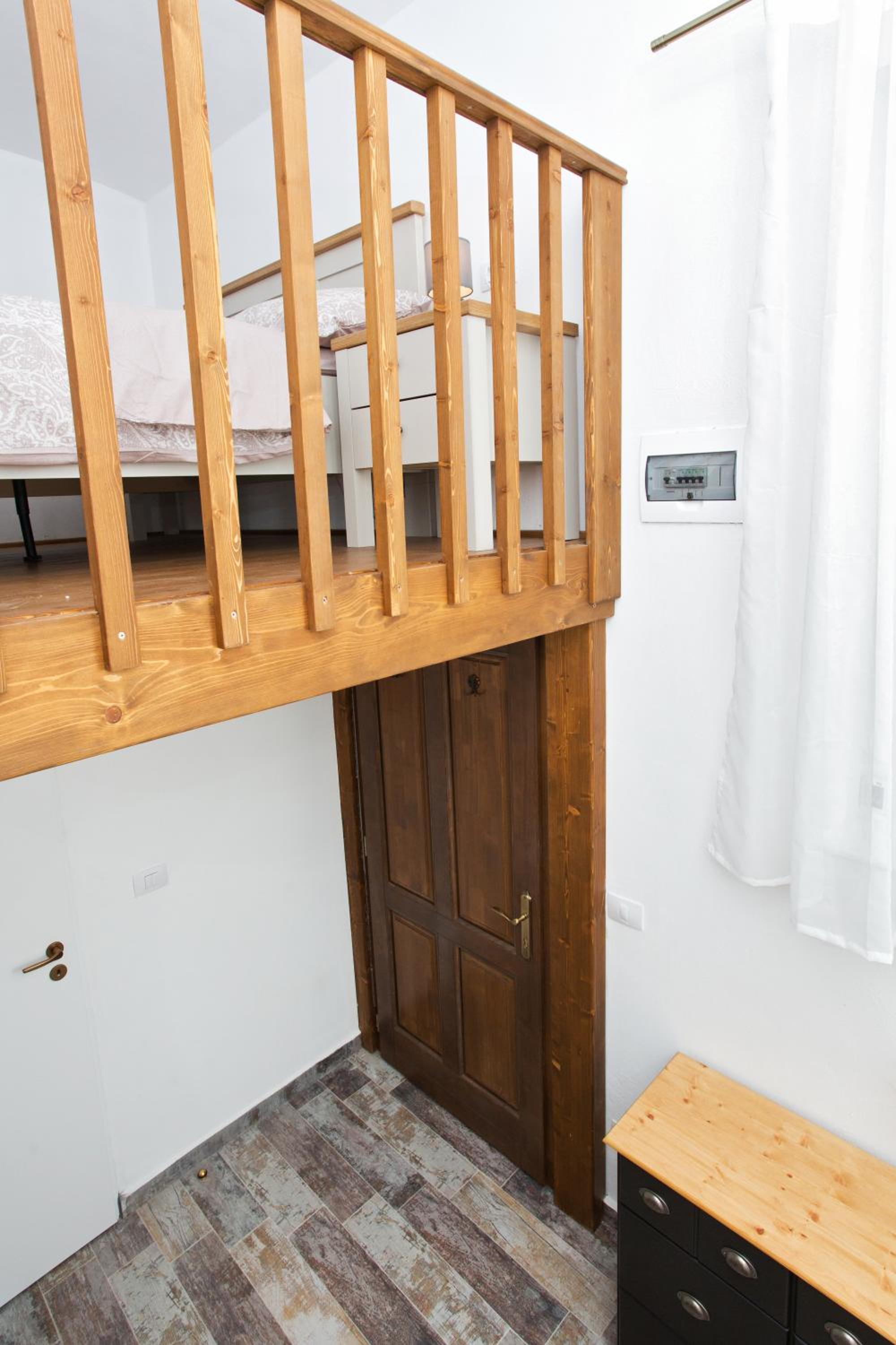 Studio - Split Level - Photo 33