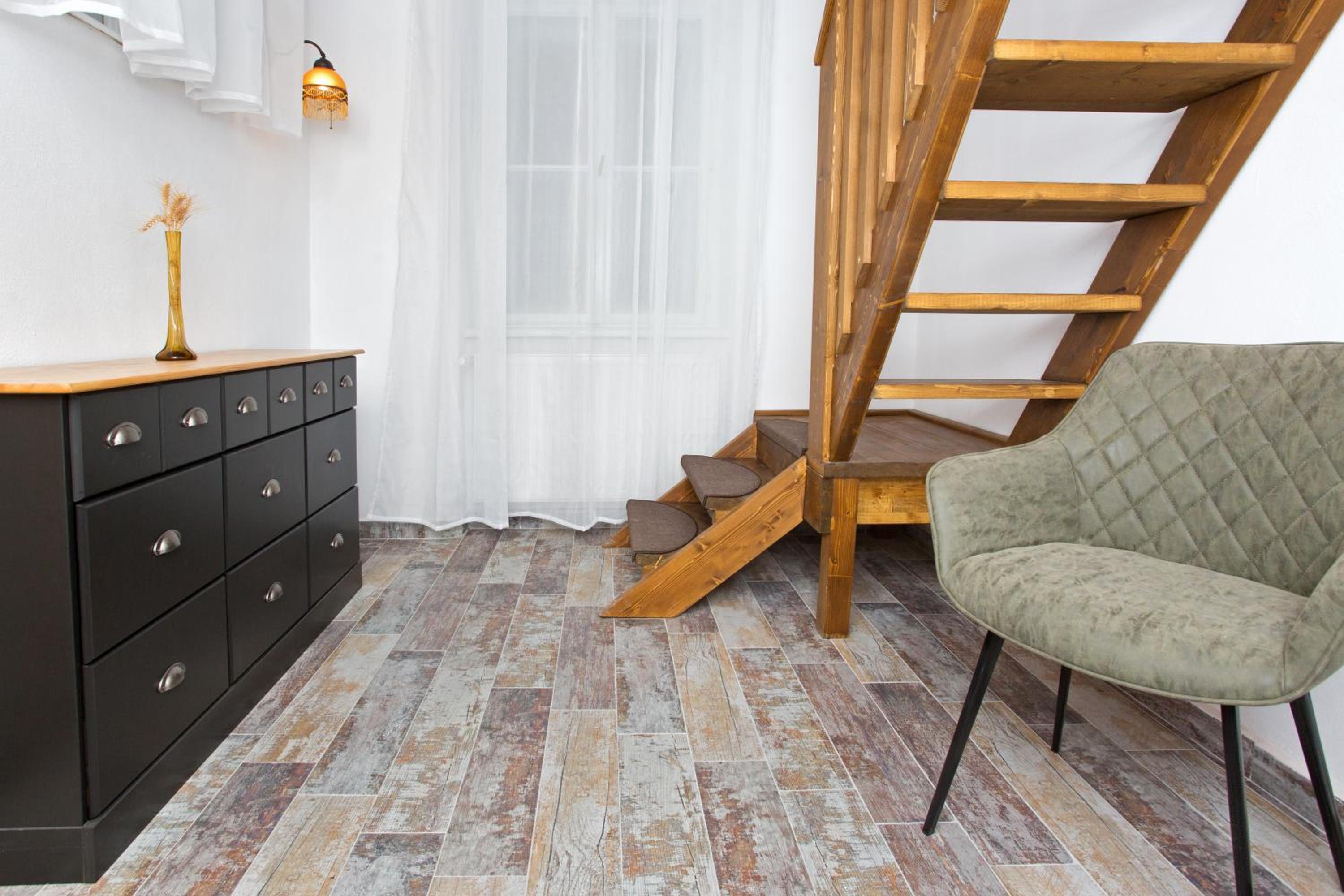 Studio - Split Level - Photo 29