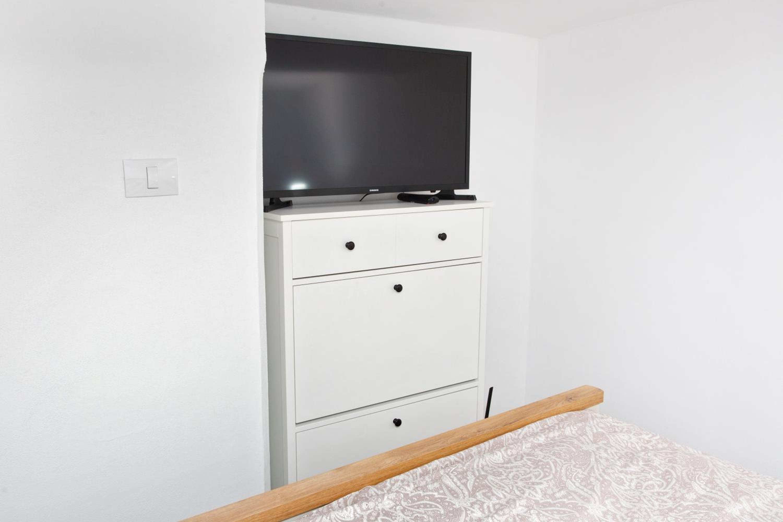 Studio - Split Level - Photo 4