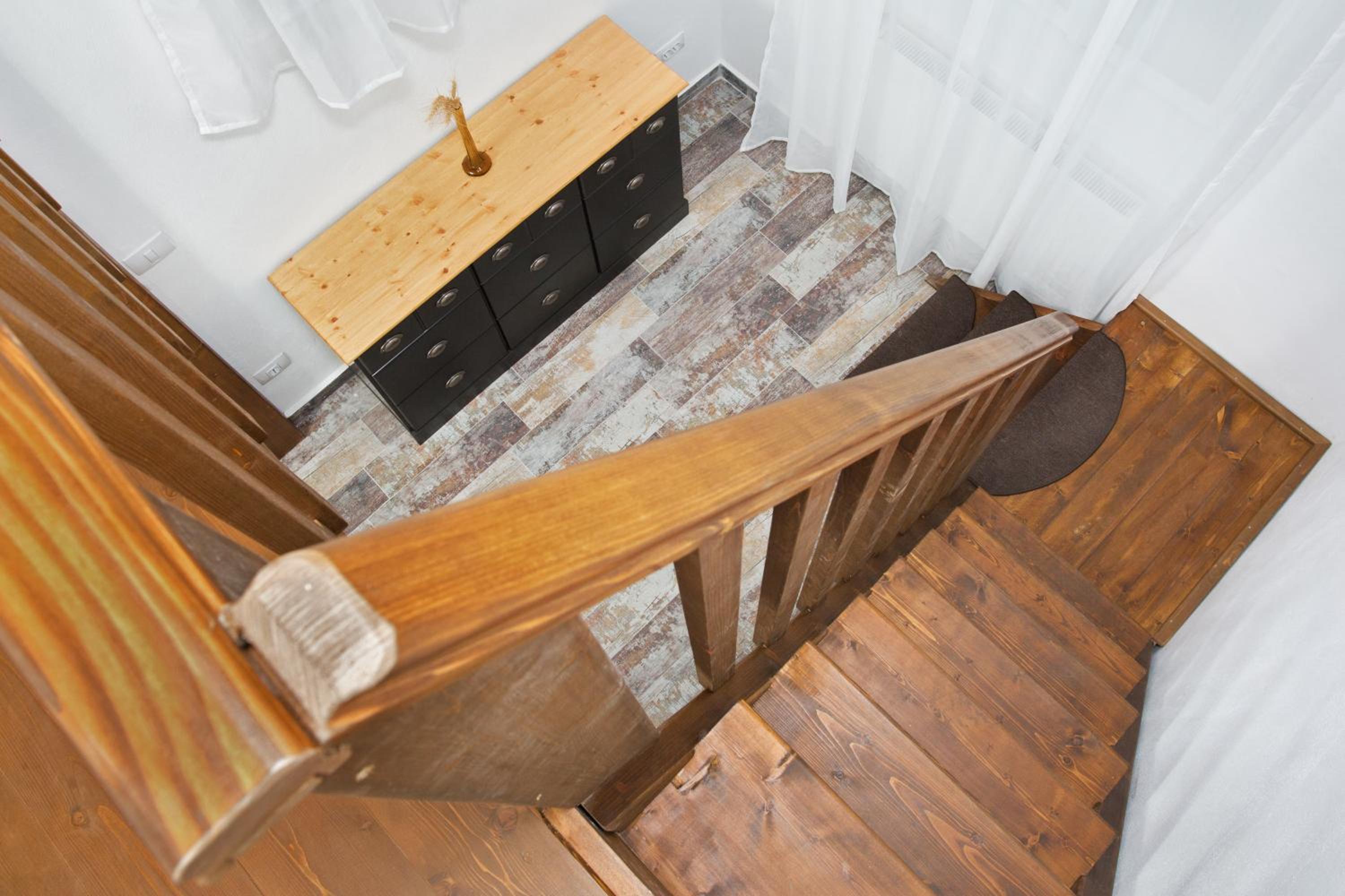 Studio - Split Level - Photo 32