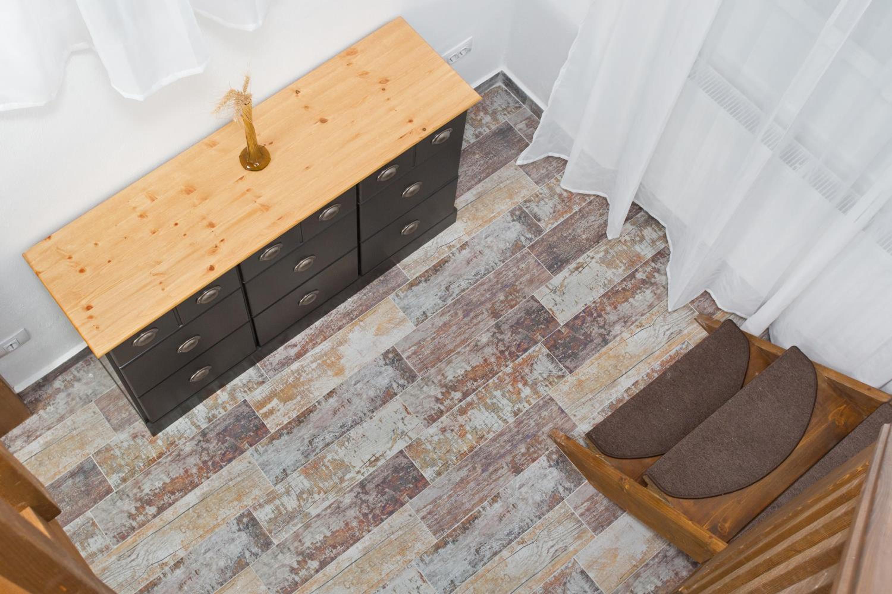 Studio - Split Level - Photo 10