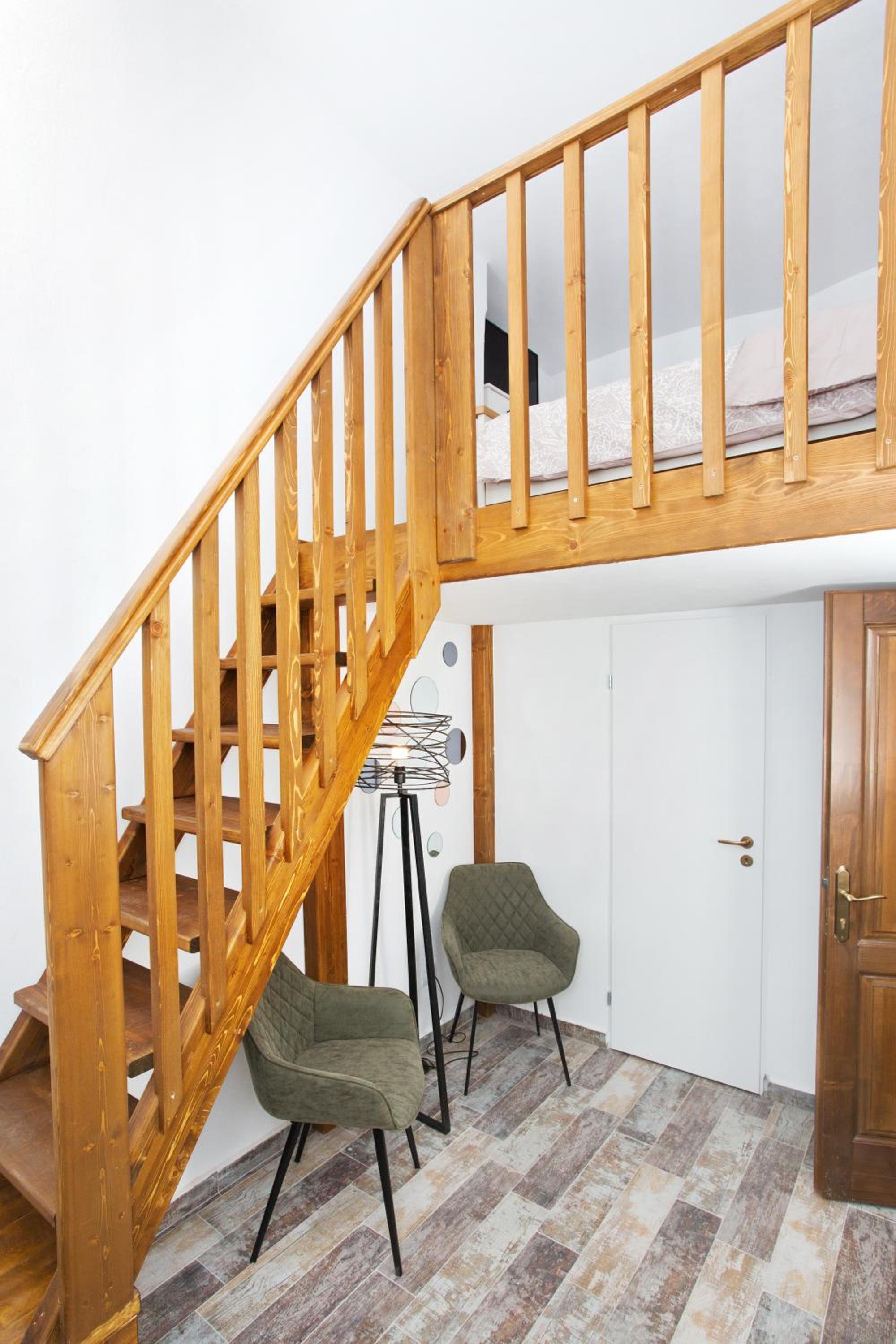 Studio - Split Level - Photo 31