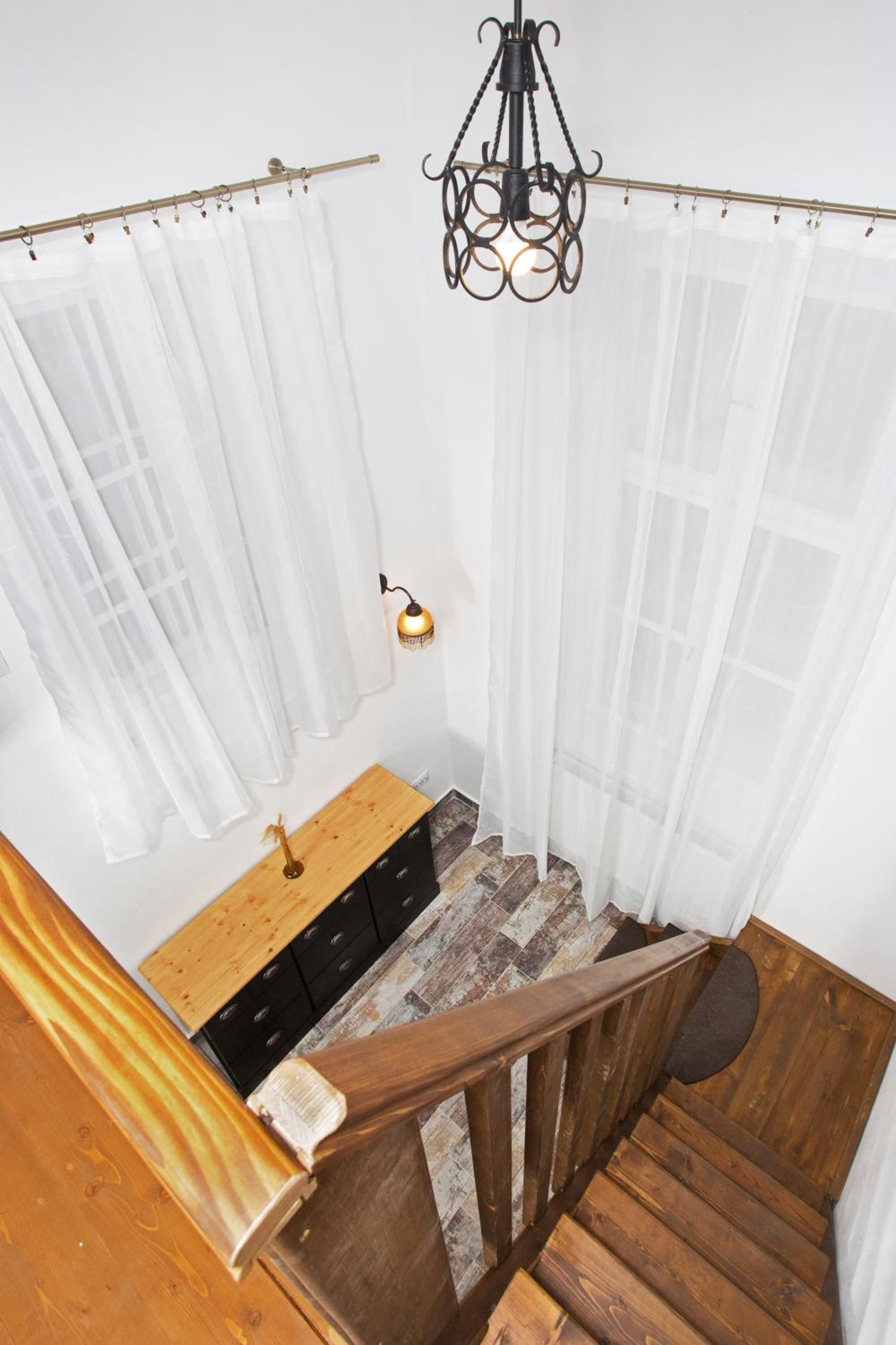 Studio - Split Level - Photo 11