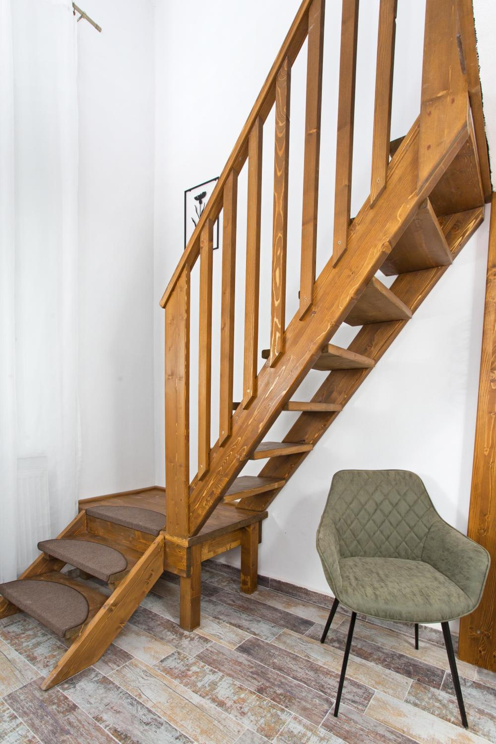 Studio - Split Level - Photo 12