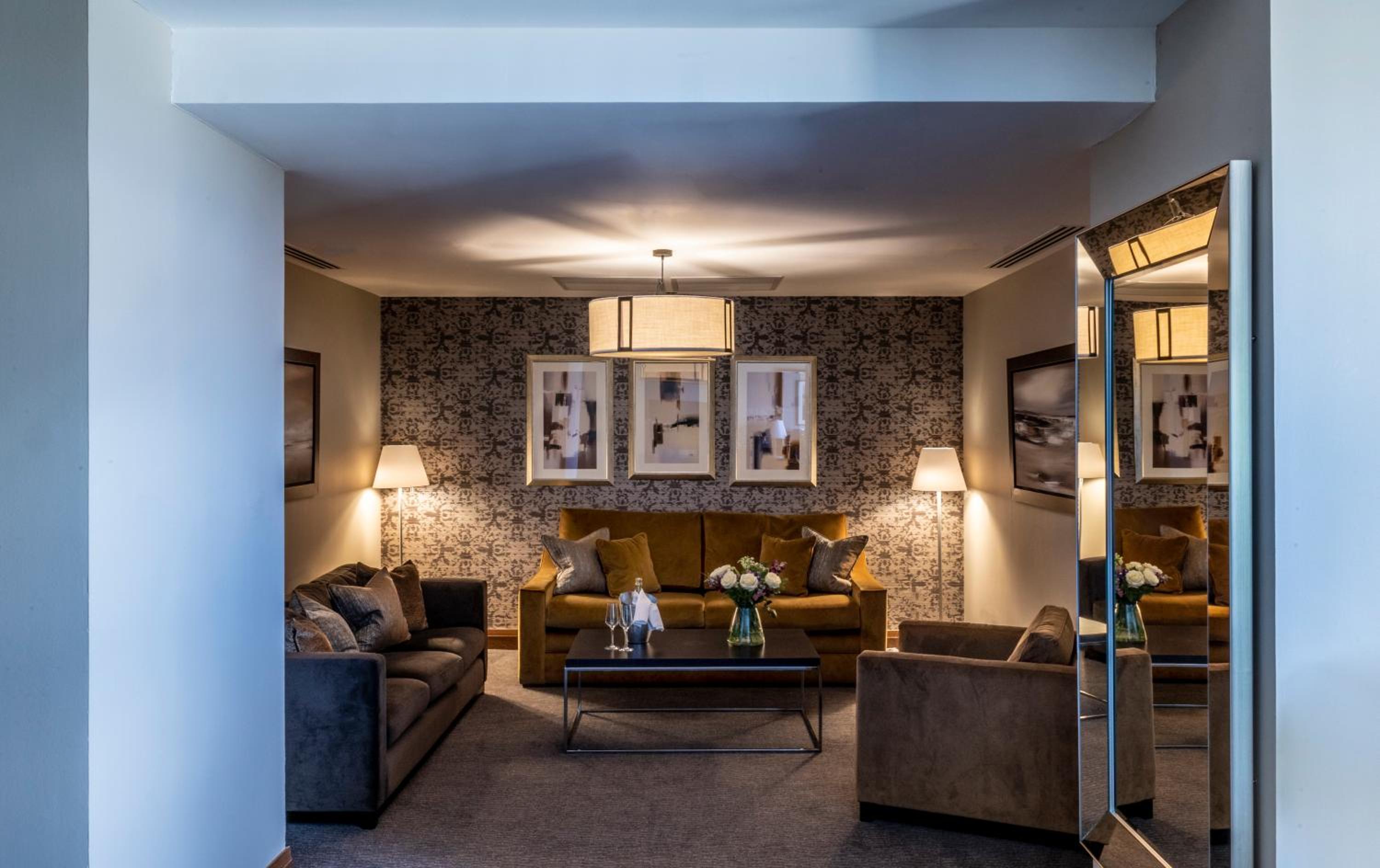 One-Bedroom Suite - Photo 2