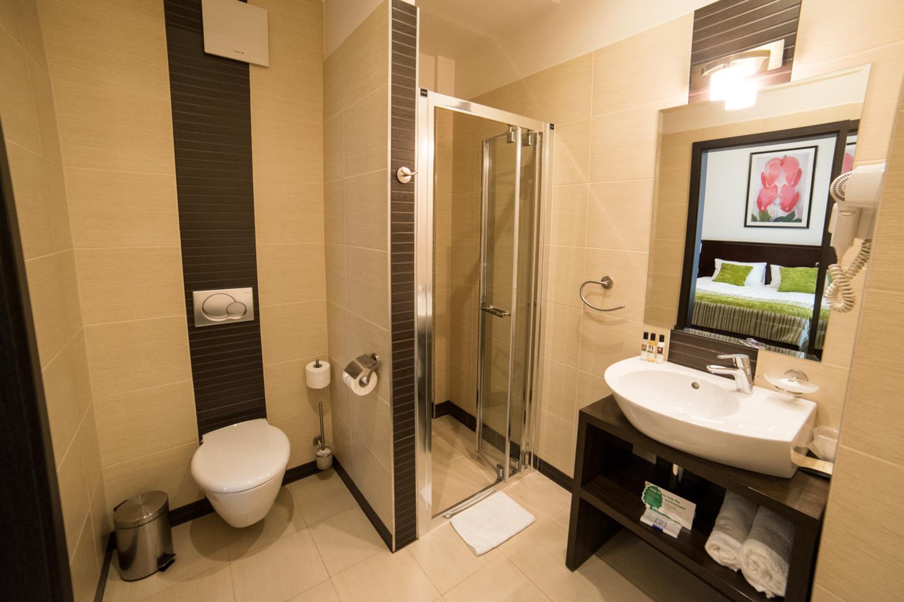 Double or Twin Room - Photo 2