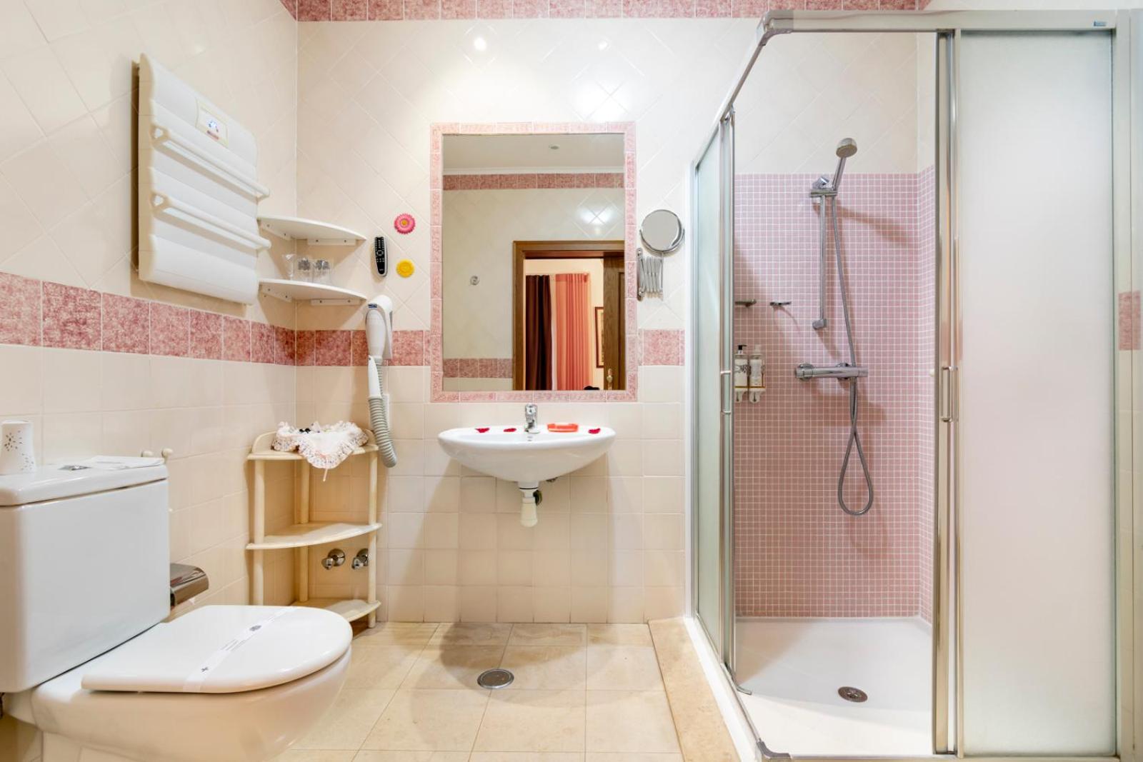 Double Room - Photo 6
