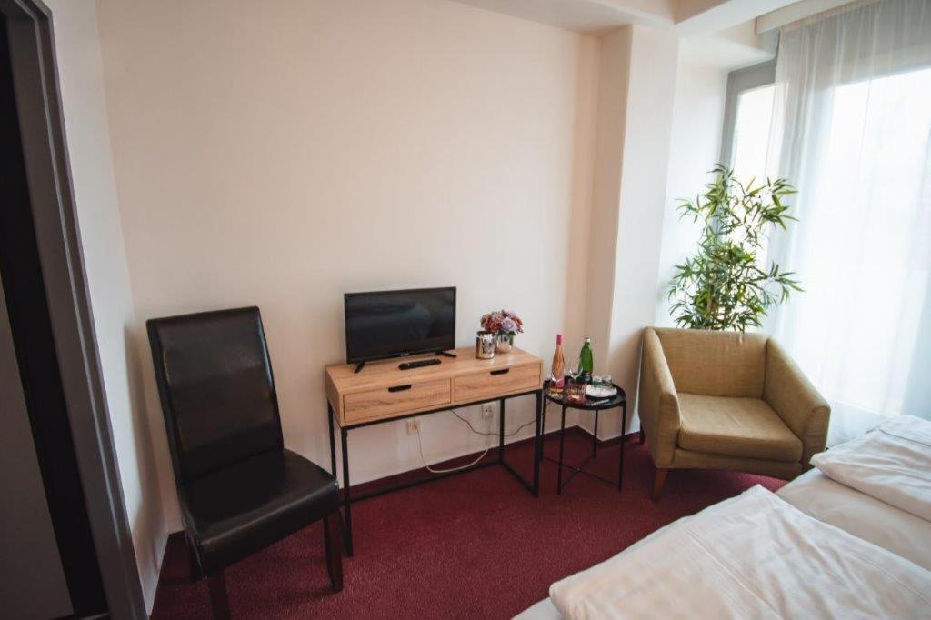 Double or Twin Room photo 3