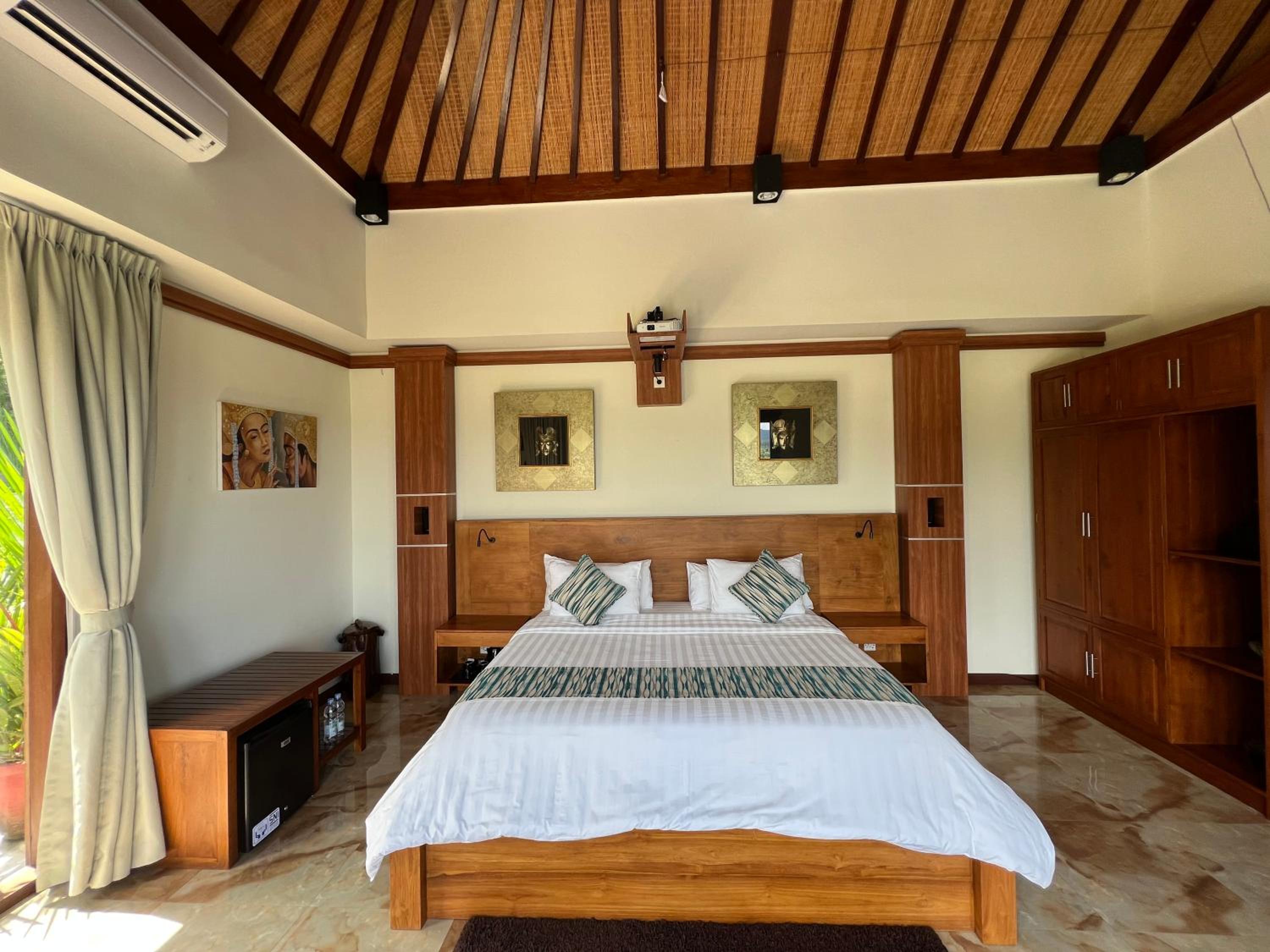 Villa with Private Pool - Photo 1