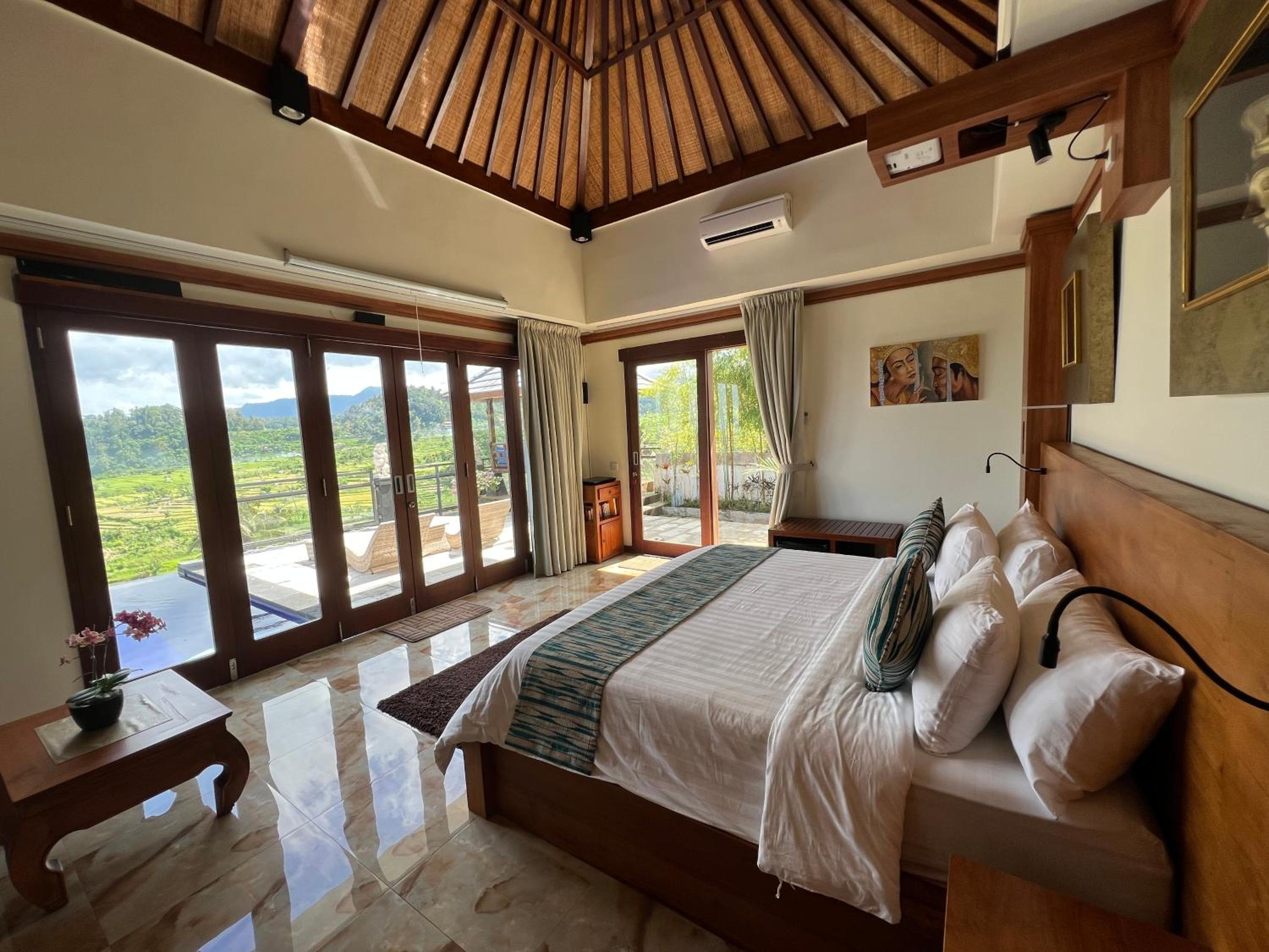 Villa with Private Pool - Photo 37