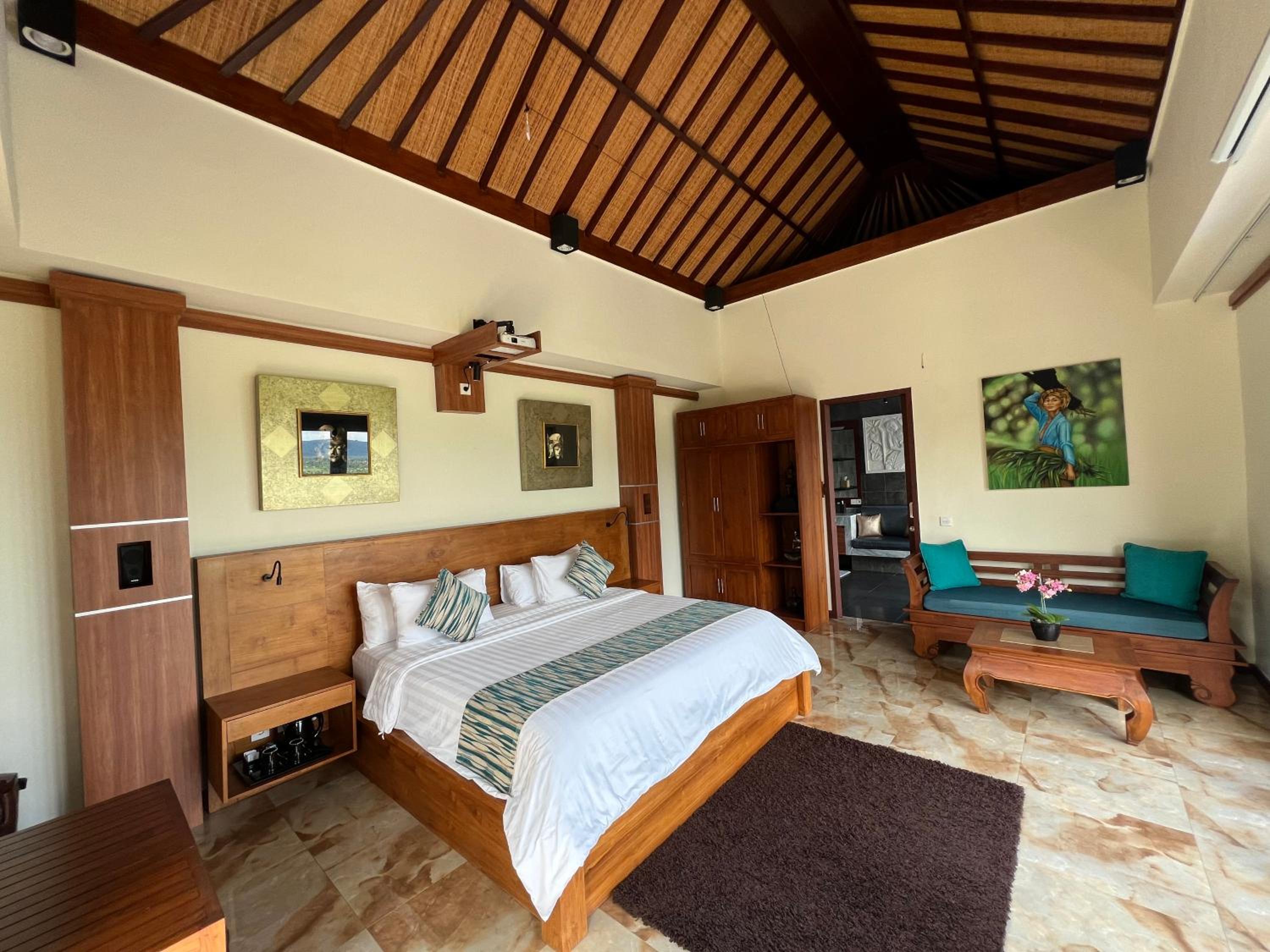 Villa with Private Pool - Photo 36