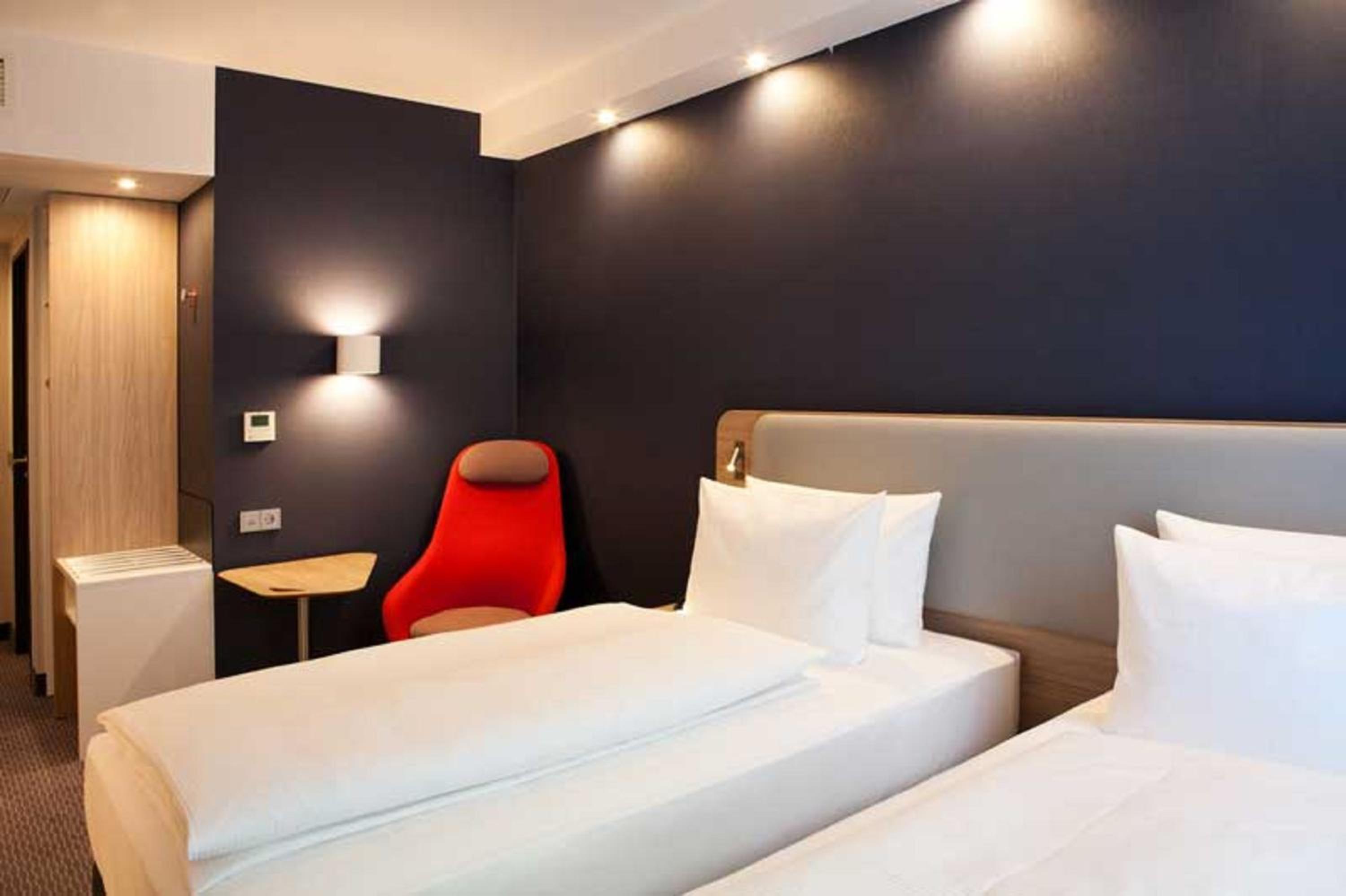 Standard Twin Room - Photo 1
