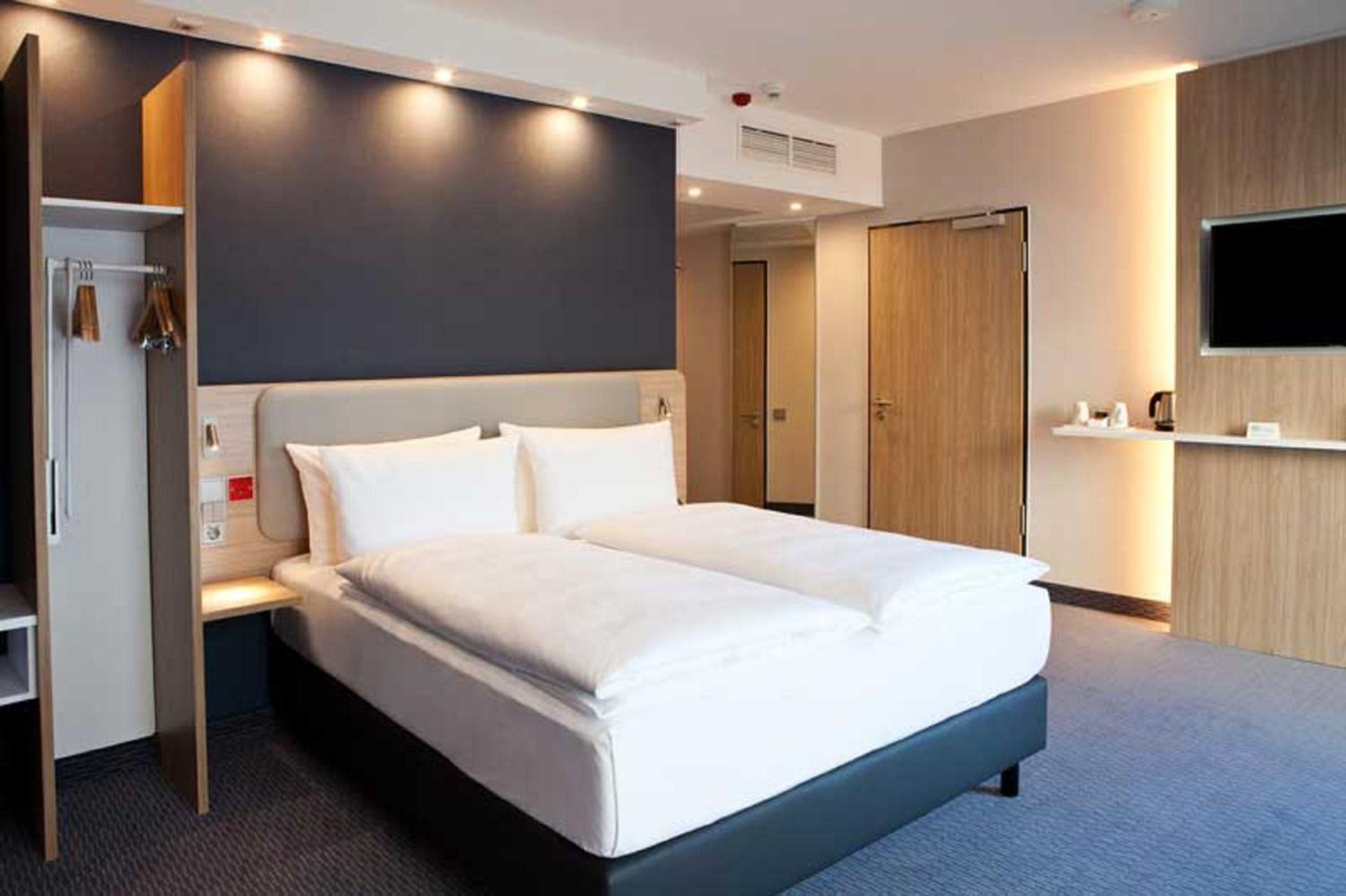 Standard Queen Room - Accessible