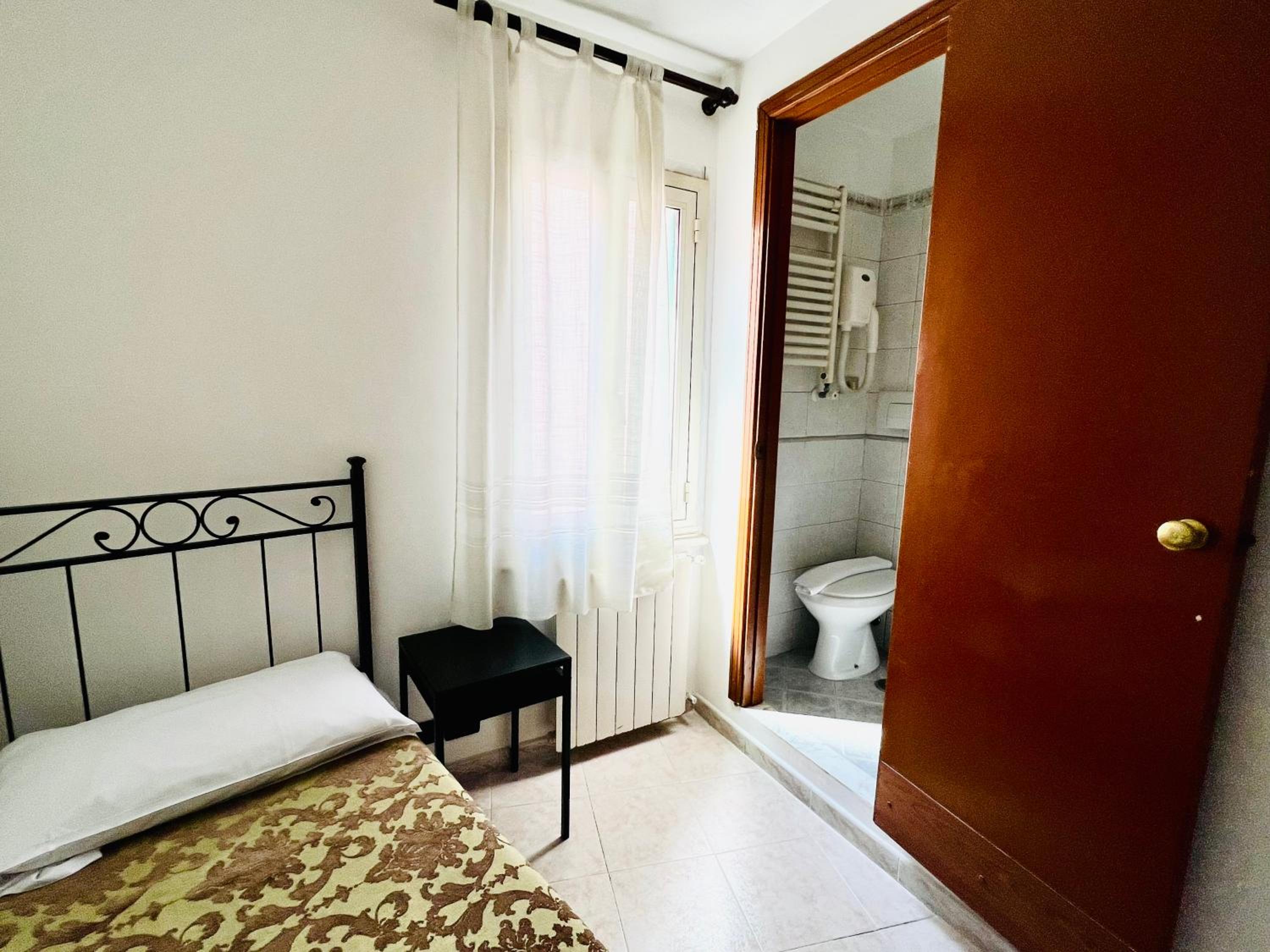 Single Room photo 2
