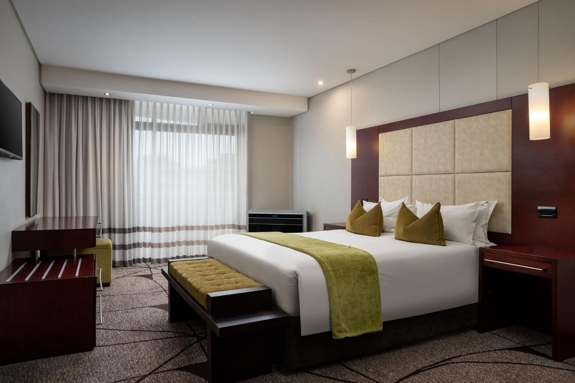 Suite with Queen Bed - Photo 2