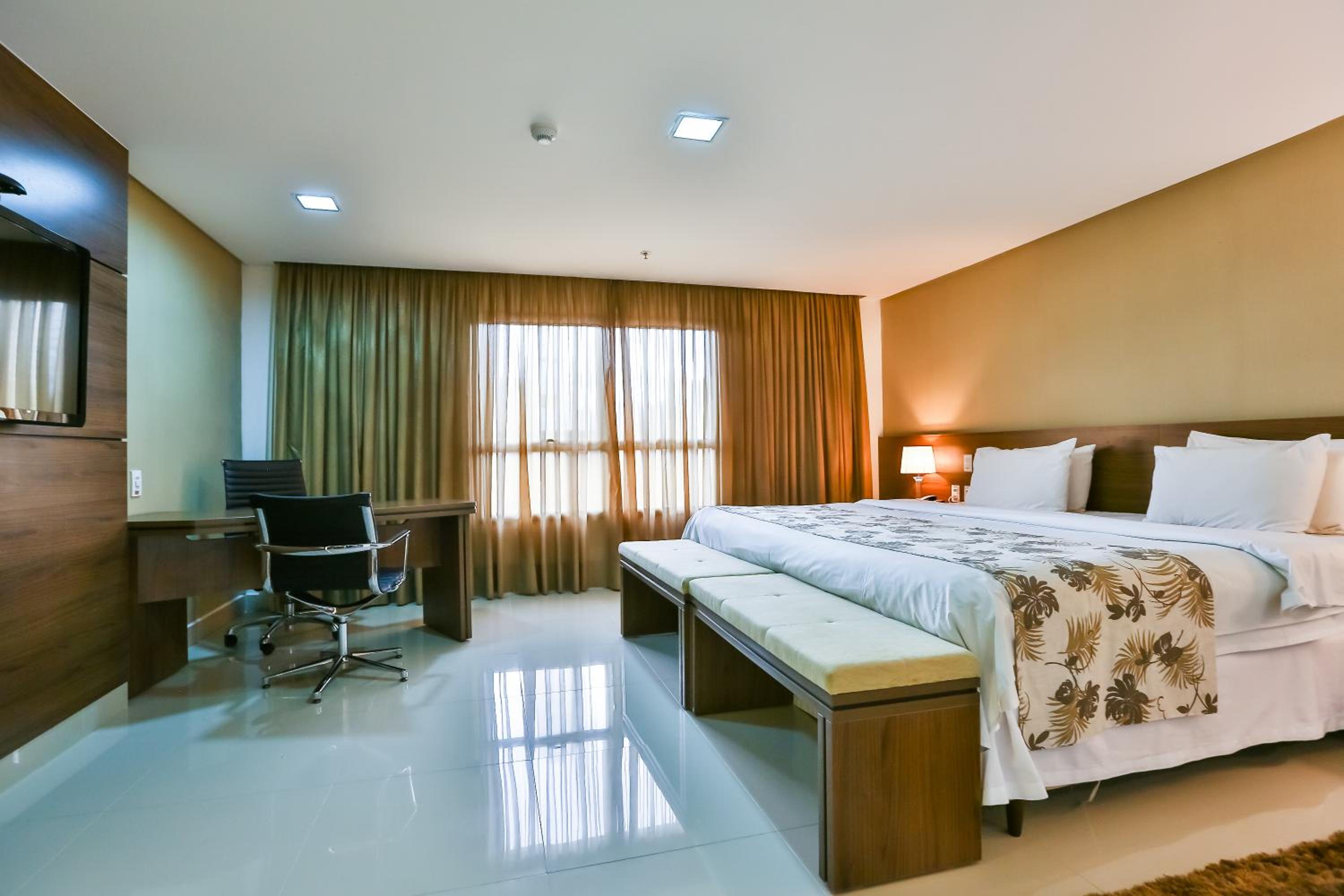 SJ Premium Hotels By Atlantica — Suite with Hot Tub