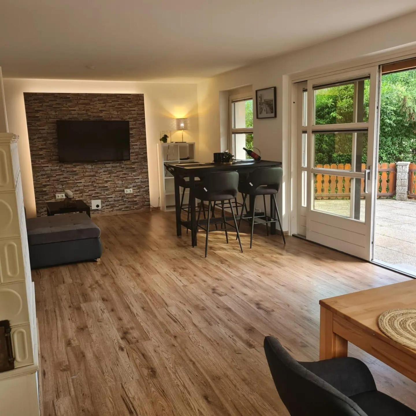 Two-Bedroom Apartment with Bath - Photo 8
