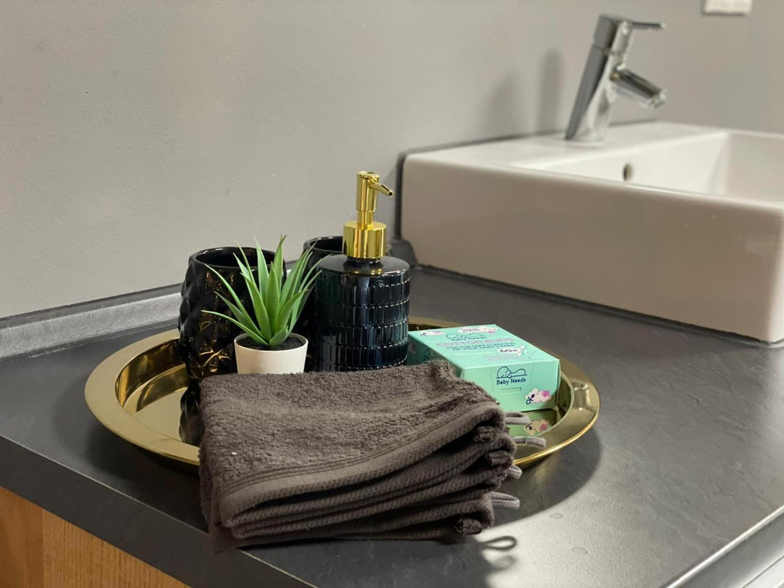Two-Bedroom Apartment with Bath - Photo 3
