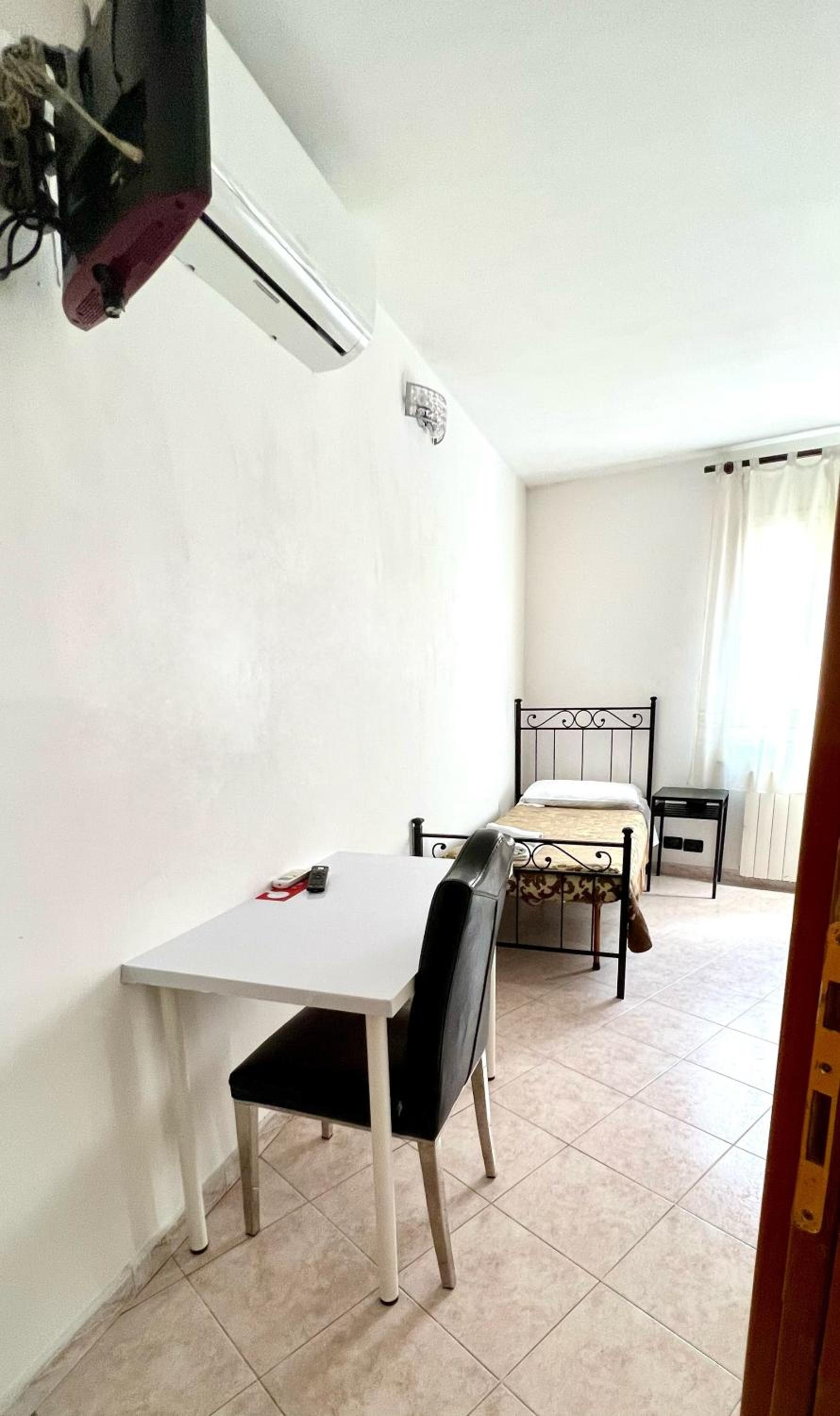 Single Room photo 3