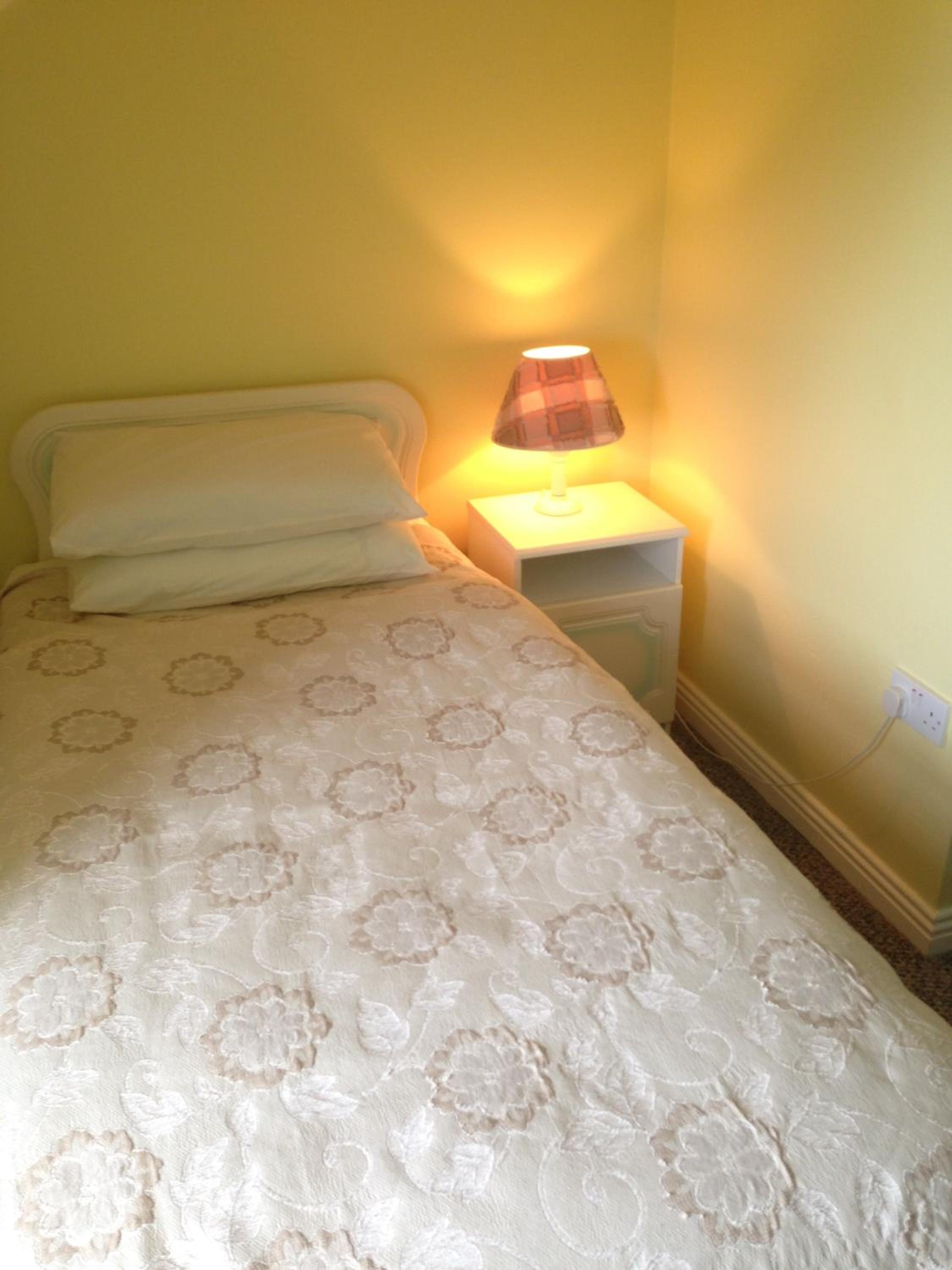 Single Room with Private Bathroom photo 1