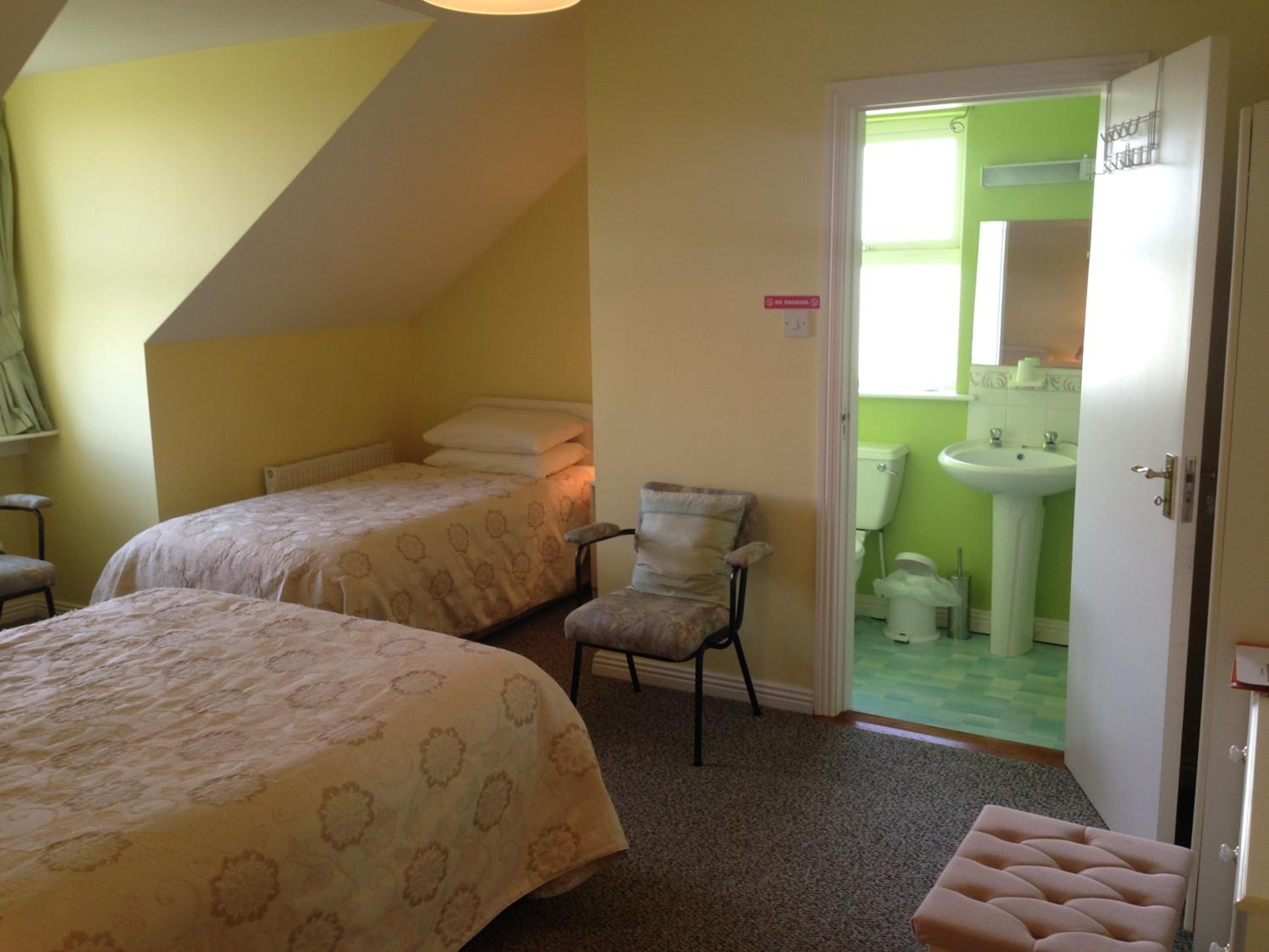 Standard Twin Room with Garden View photo 2