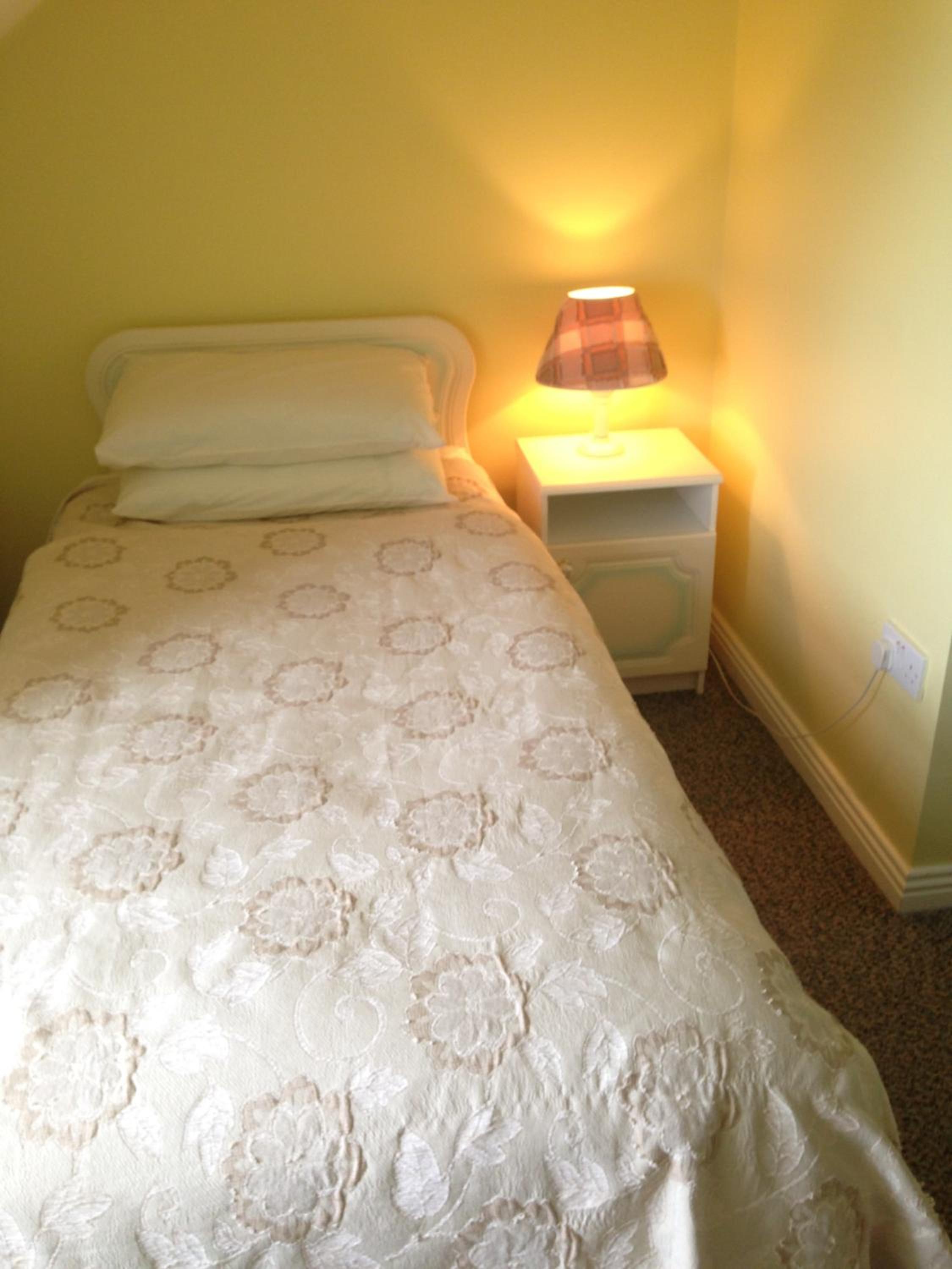 Single Room with Private Bathroom photo 2