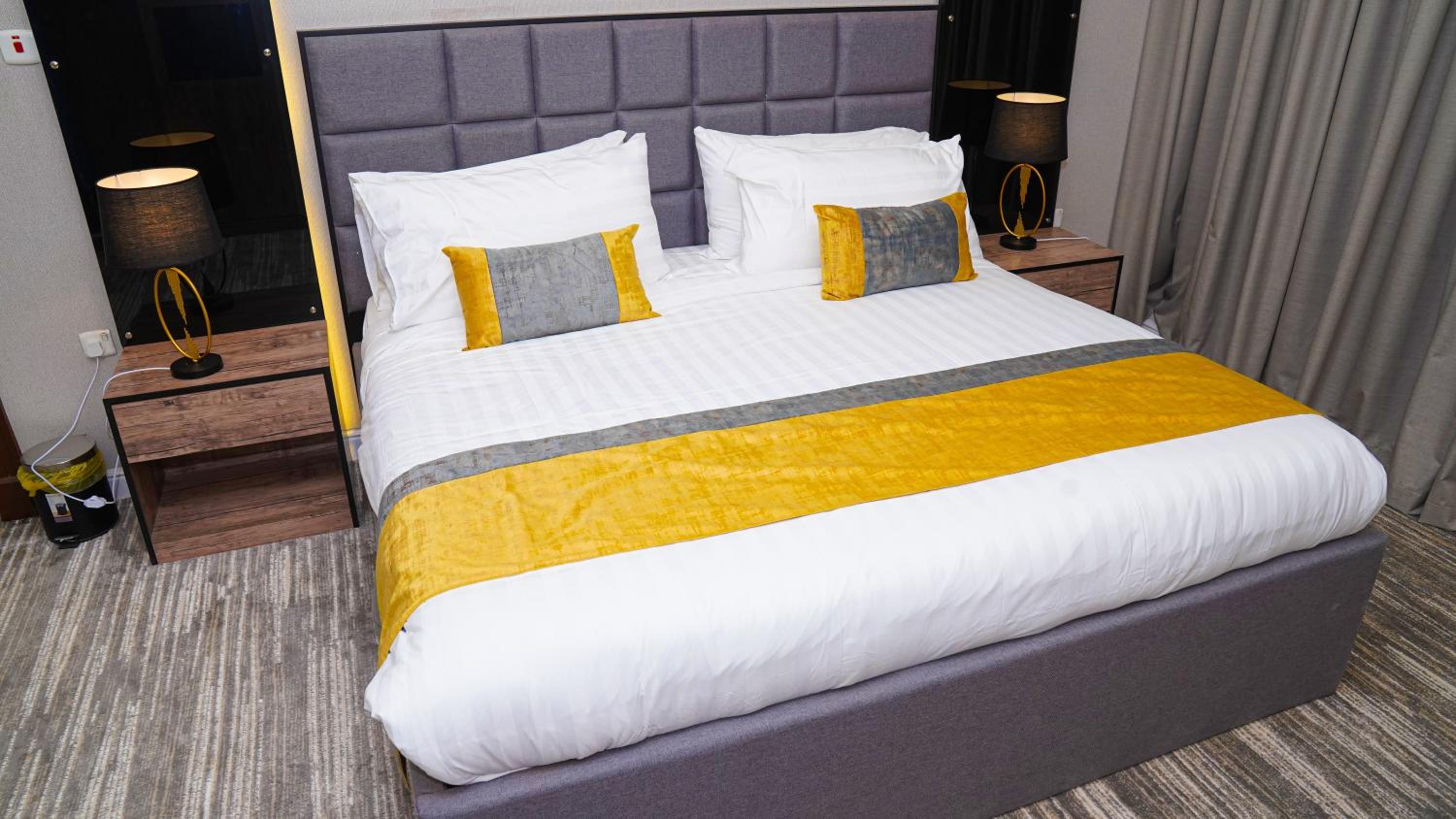 One-Bedroom Apartment - Photo 3