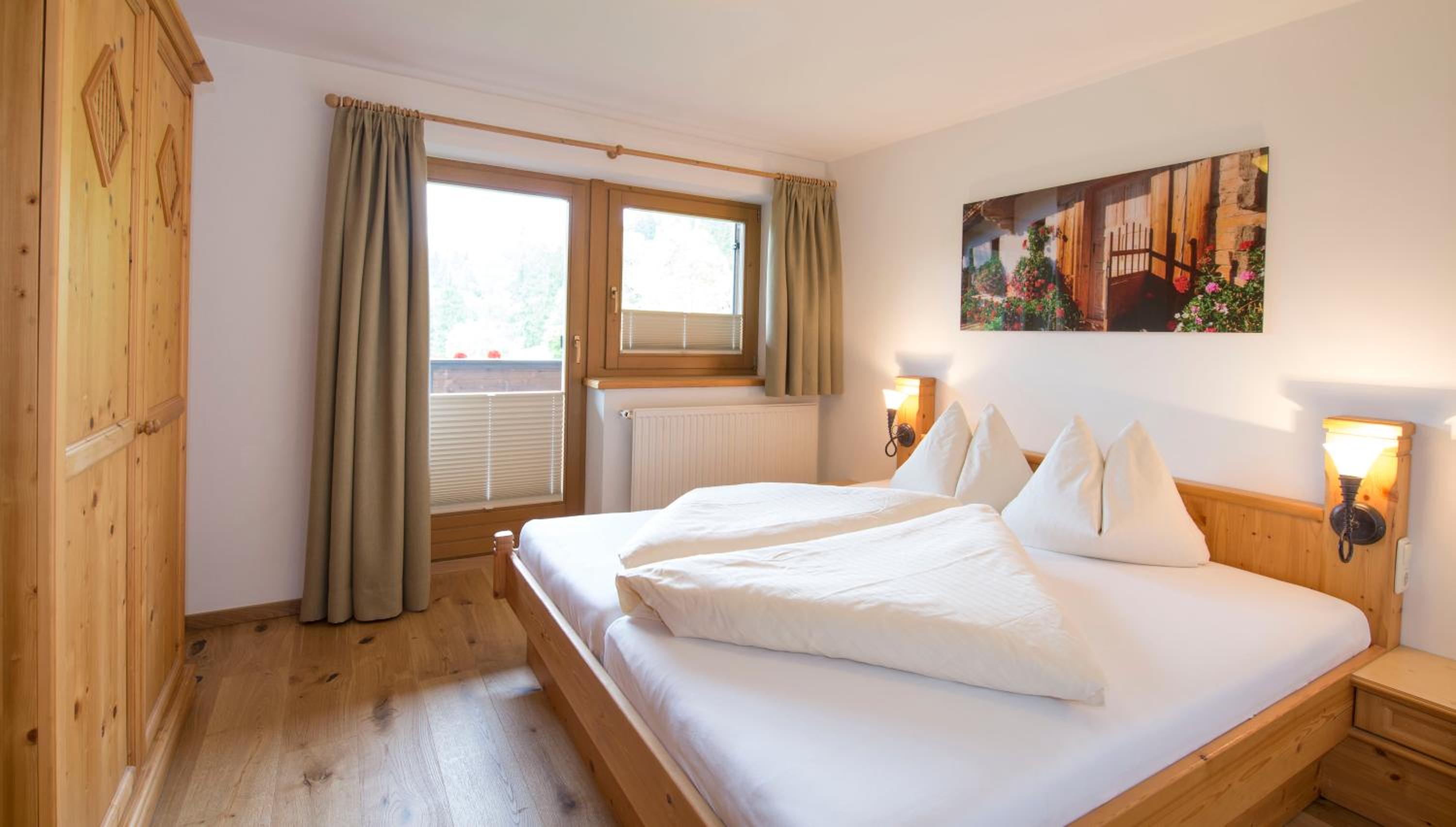 One-Bedroom Apartment with Mountain View