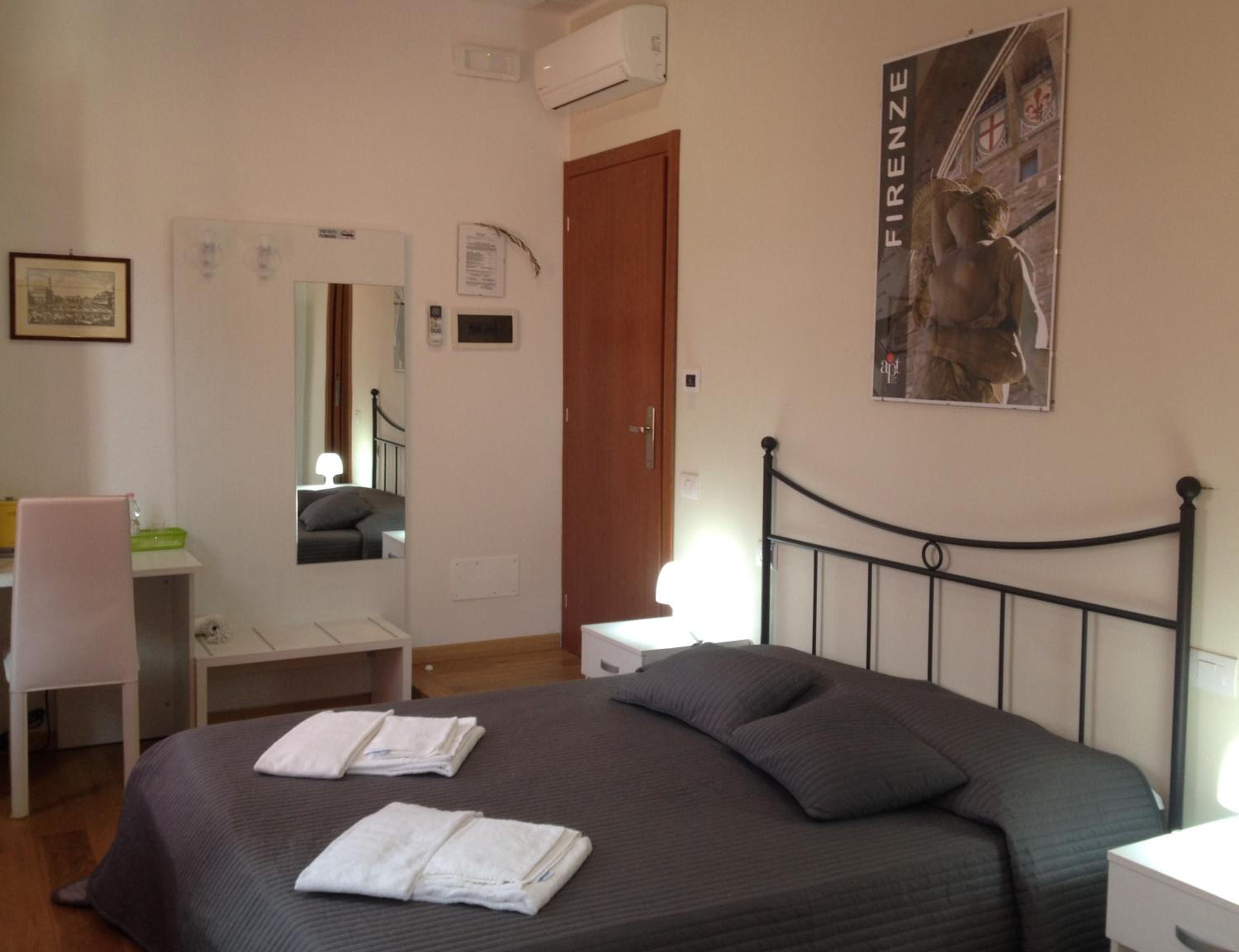 Double or Twin Room photo 3