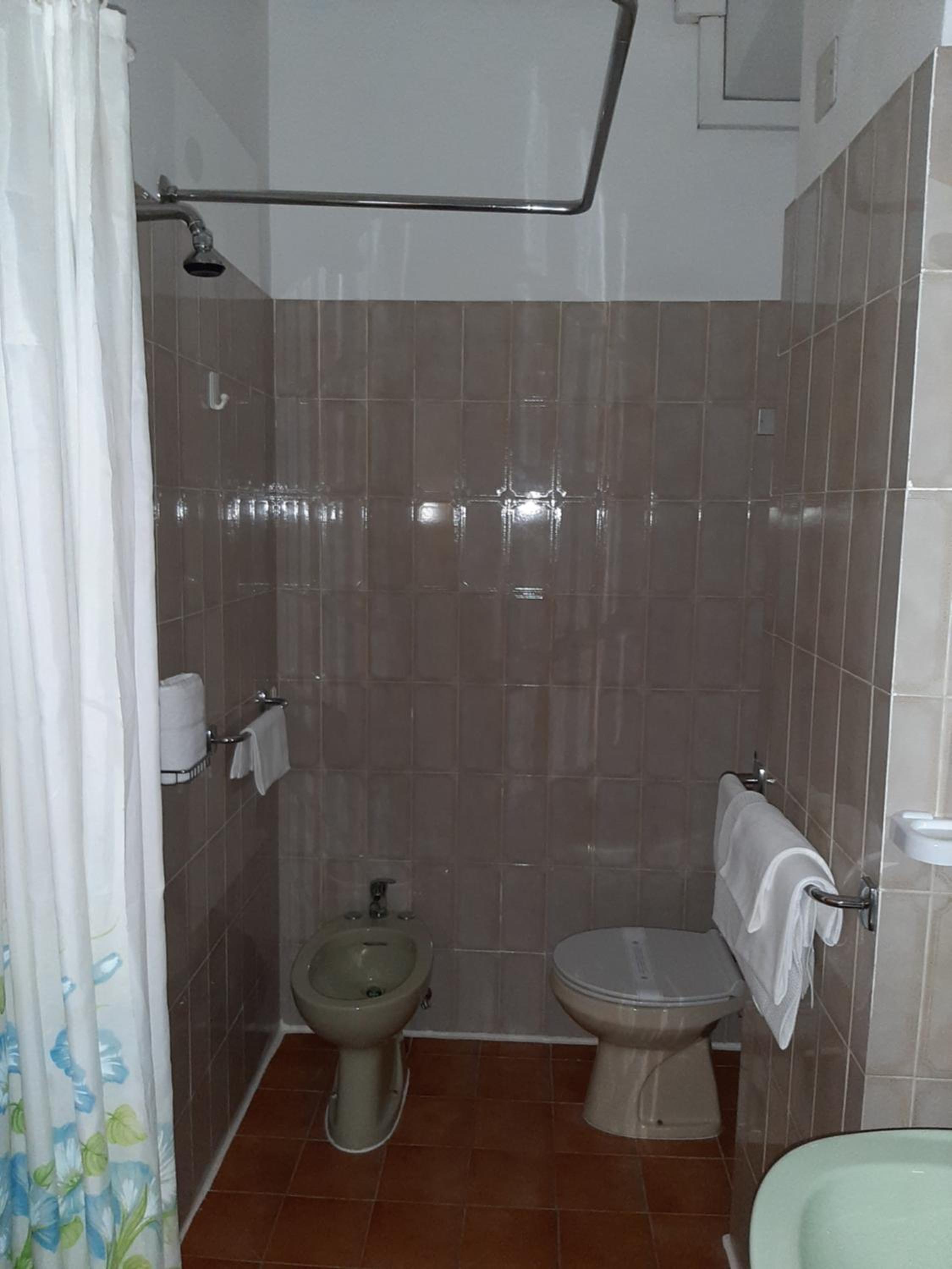 Double or Twin Room - Photo 4