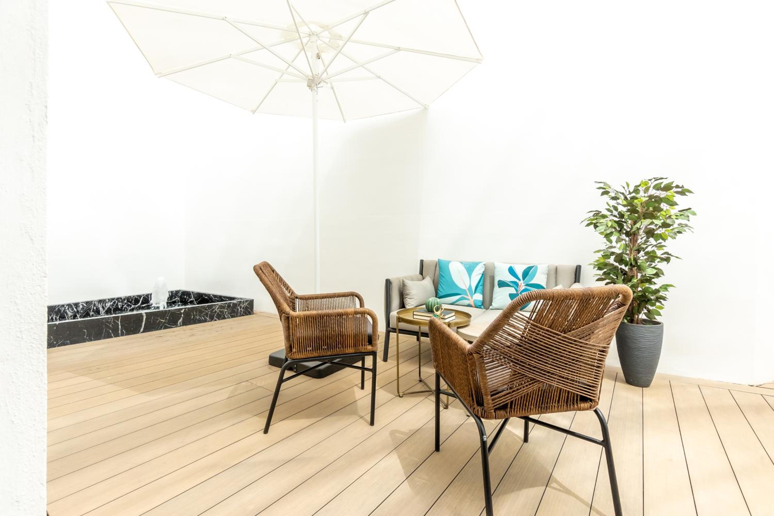 Premium Patio - Photo 3