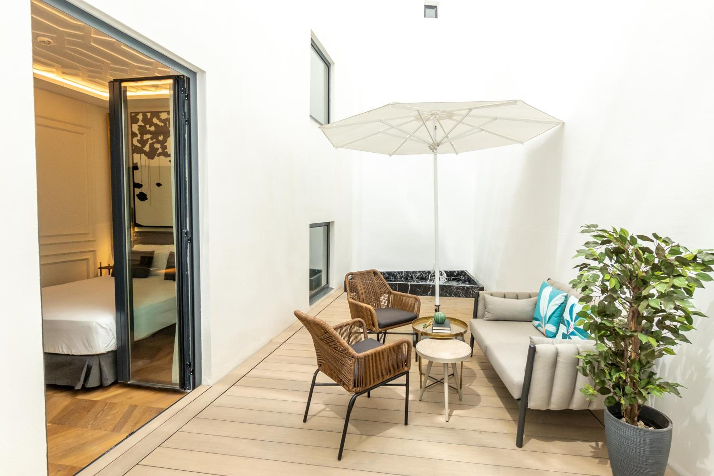 Premium Patio - Photo 7