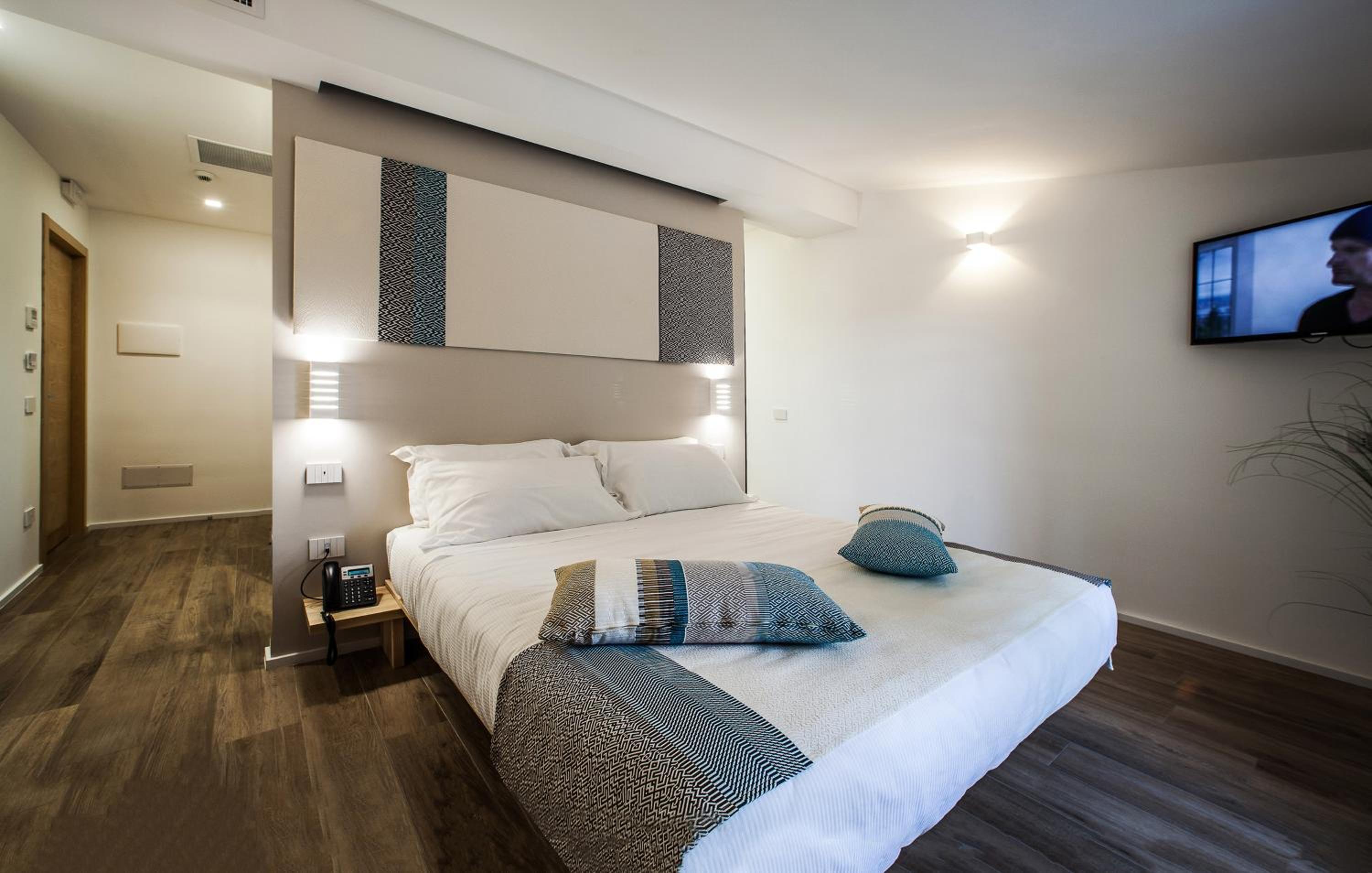 King Room with Spa Bath