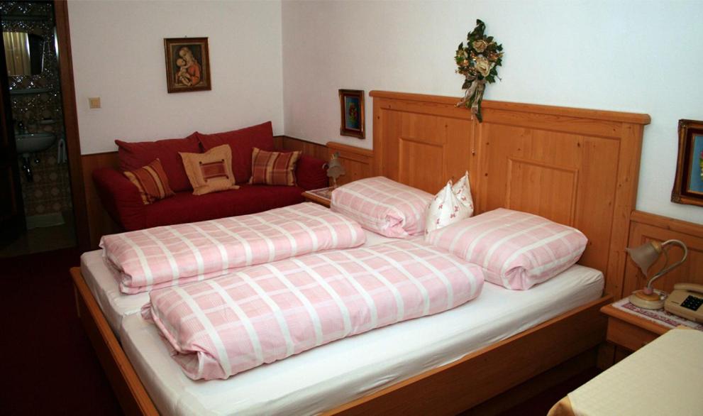Double Room with Balcony - Photo 3