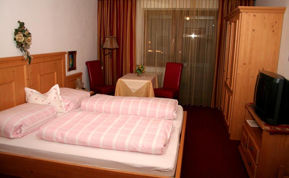 Double Room with Balcony - Photo 2