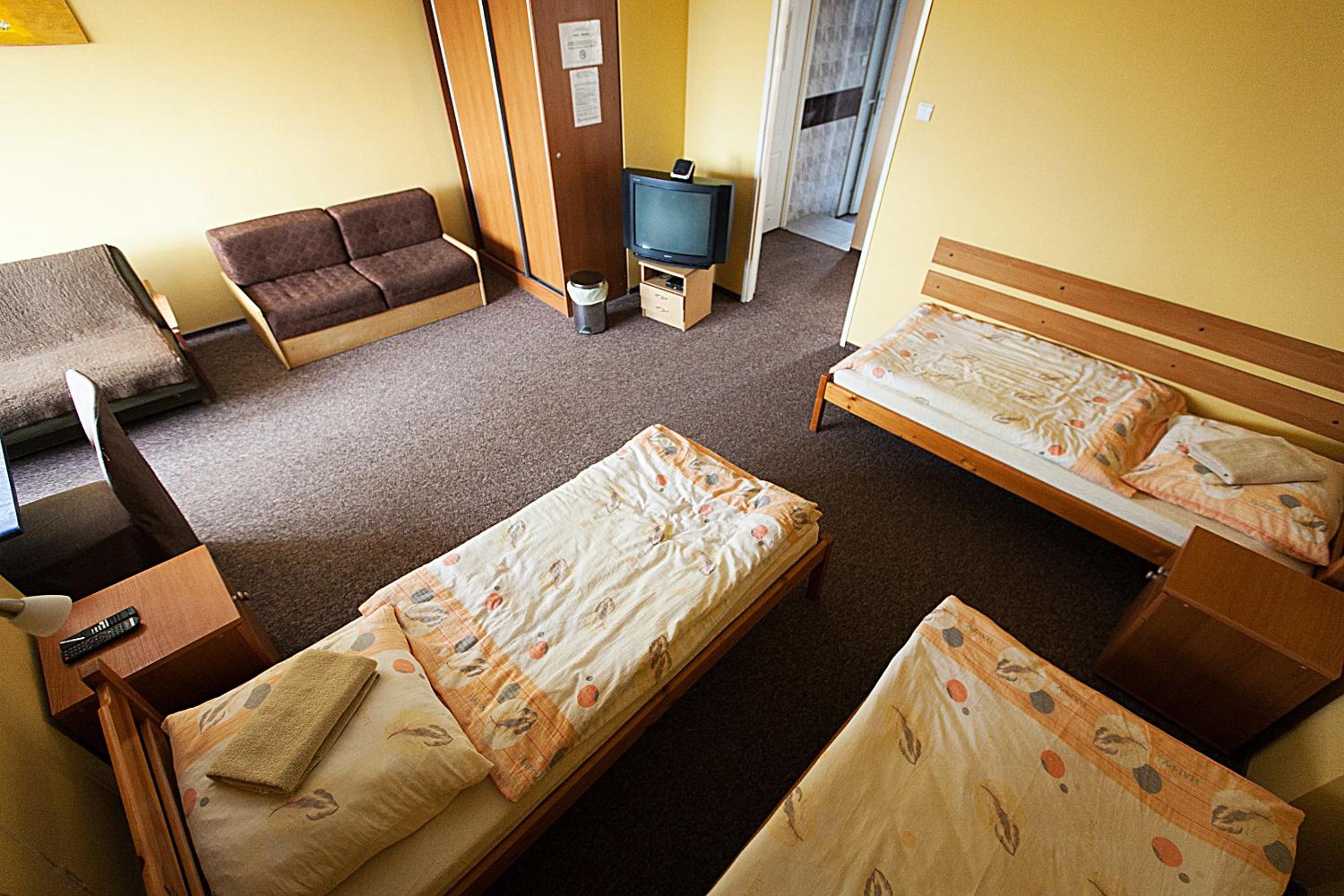 Quadruple Room with Shared Bathroom photo 2