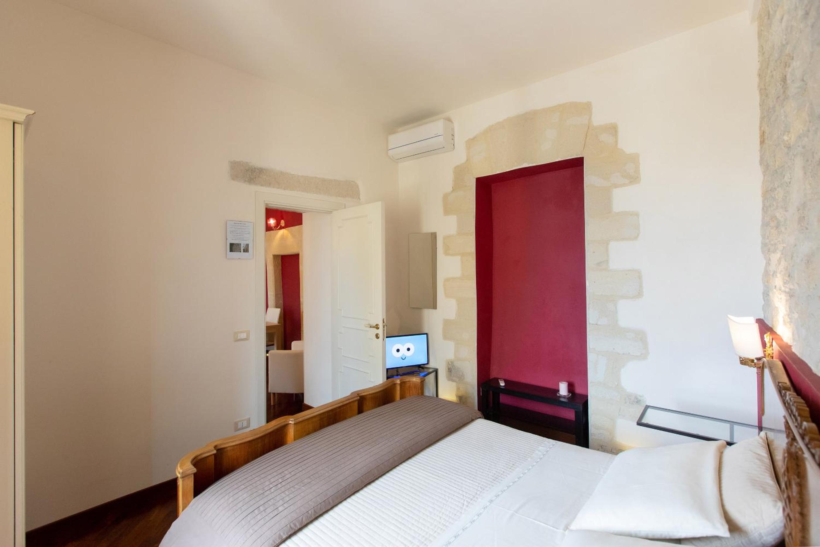 One-Bedroom Suite - Photo 18