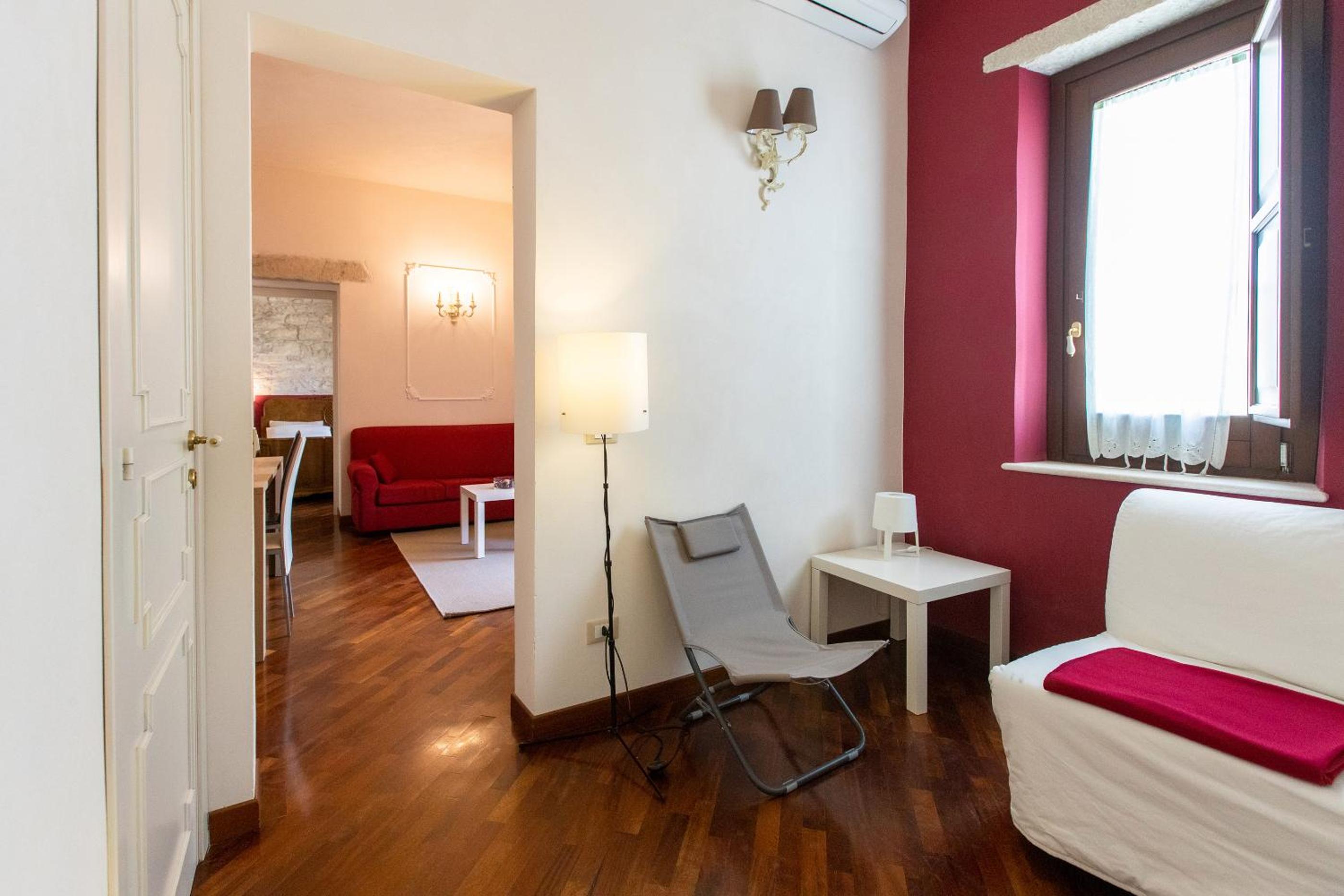 One-Bedroom Suite - Photo 9