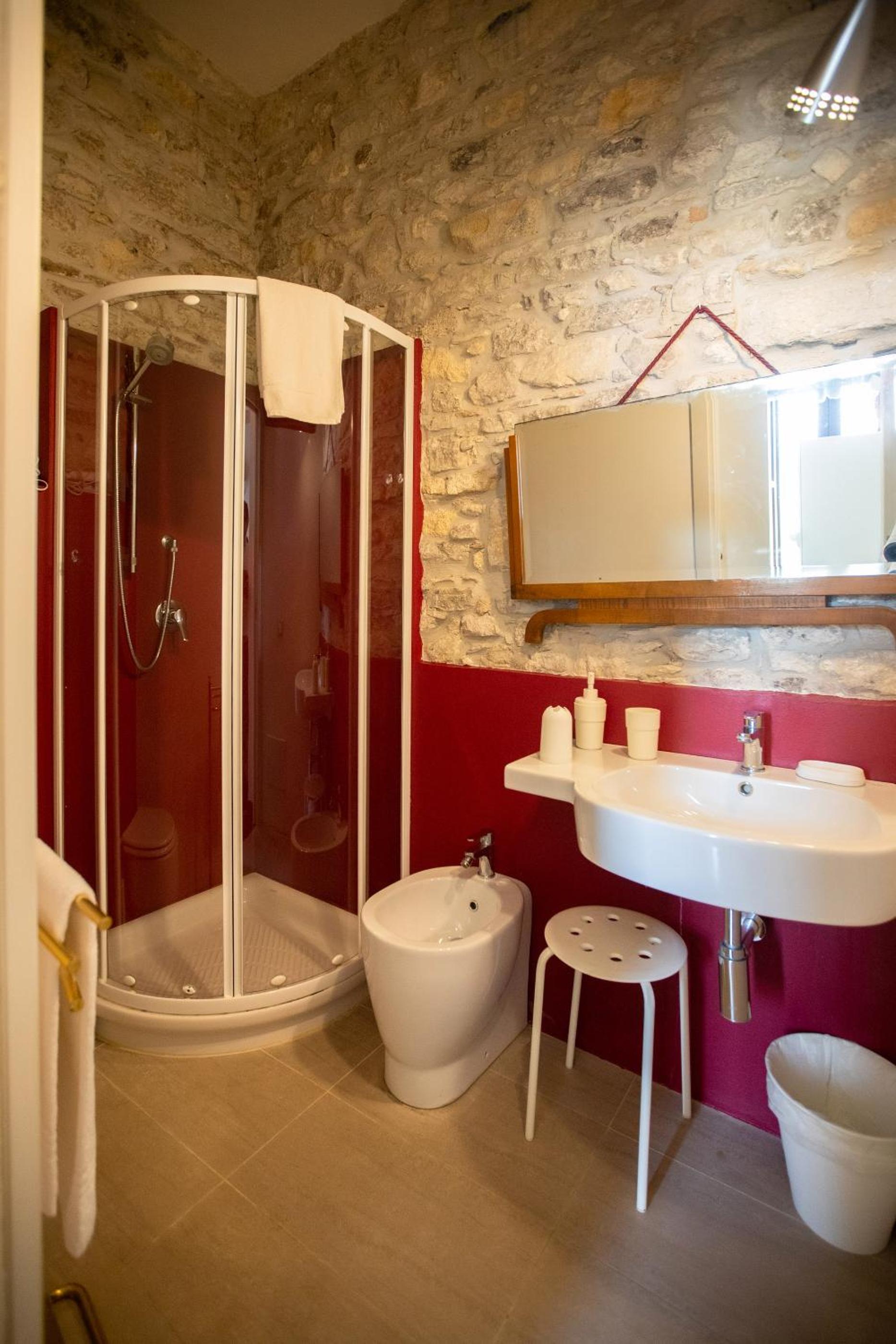 One-Bedroom Suite - Photo 13