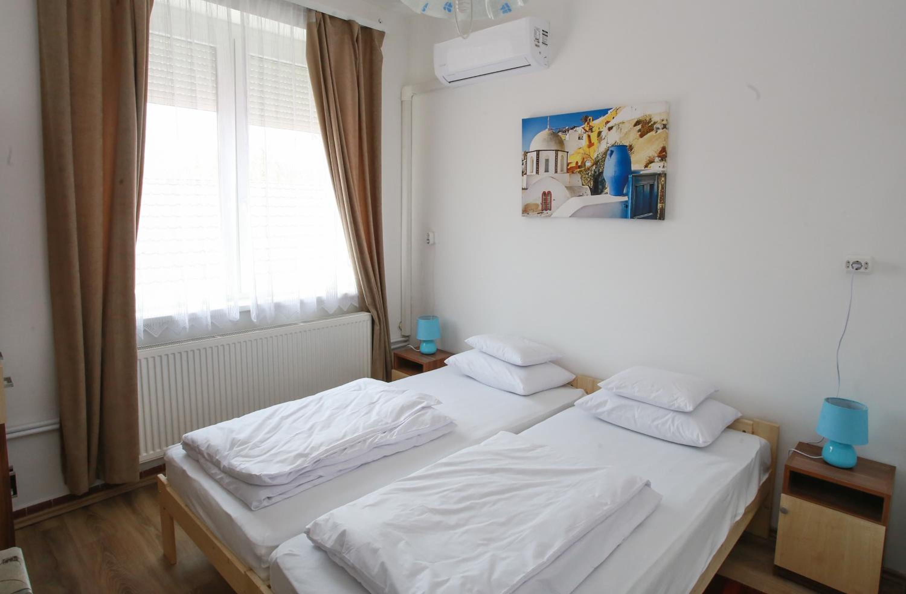 Twin Room with Private Bathroom - Photo 1